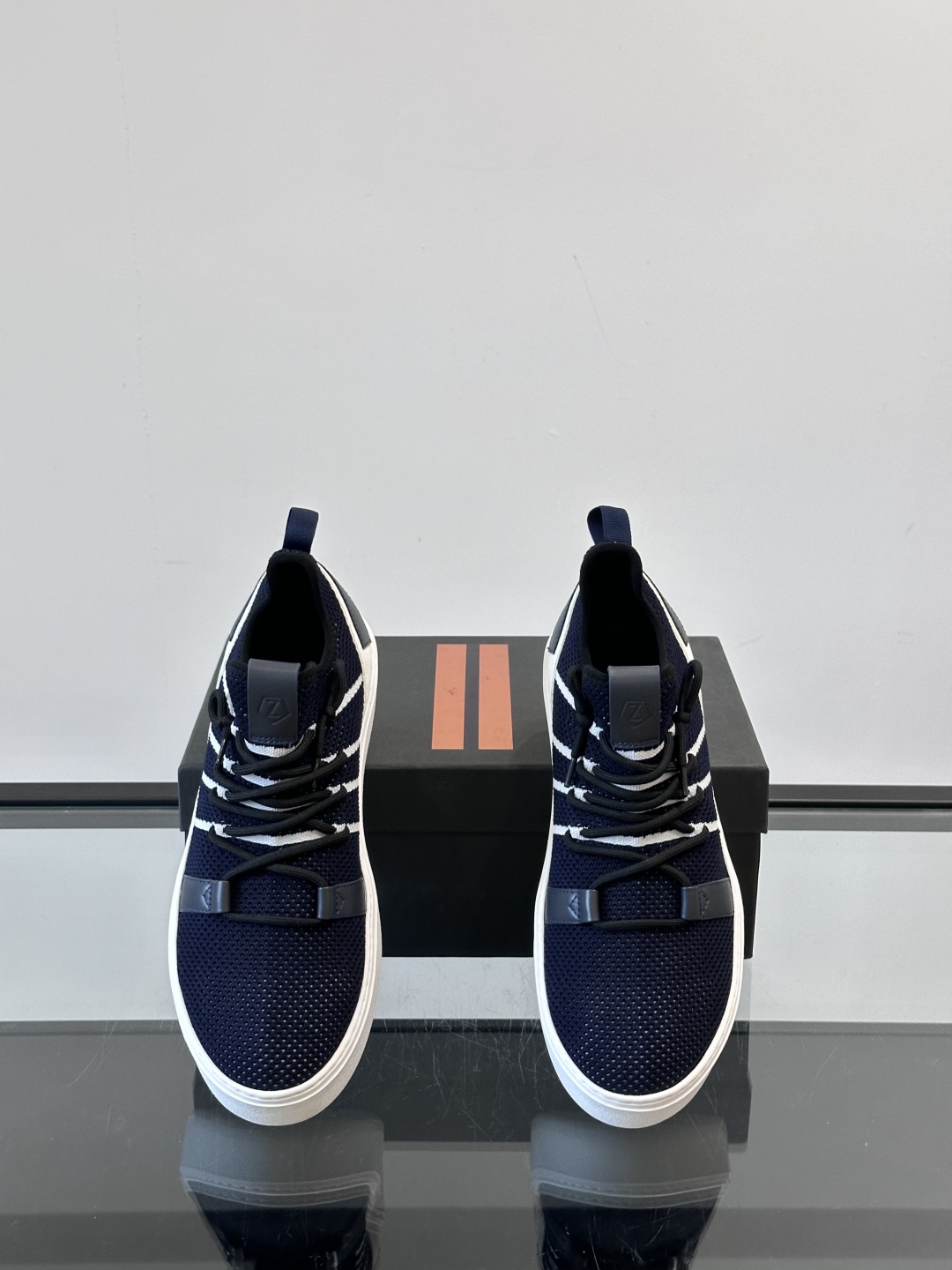 Zegna/杰尼亚全新男士休闲鞋。高定原版一致的特殊弹力针织面料，加密一体飞织面料，确保多季节的实用性和