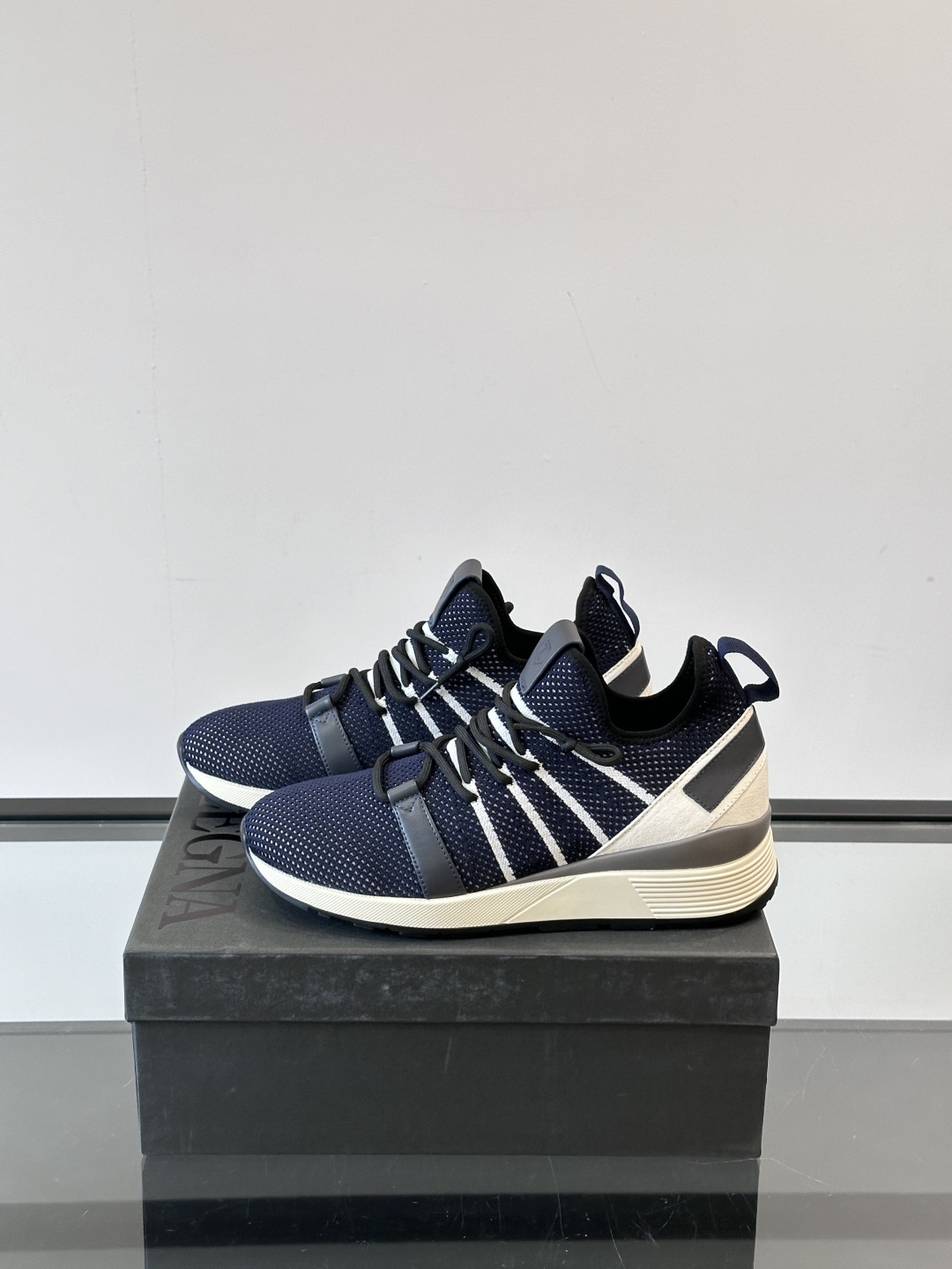 Zegna/杰尼亚全新男士休闲鞋。高定原版一致的特殊弹力针织面料，加密一体飞织面料，确保多季节的实用性和
