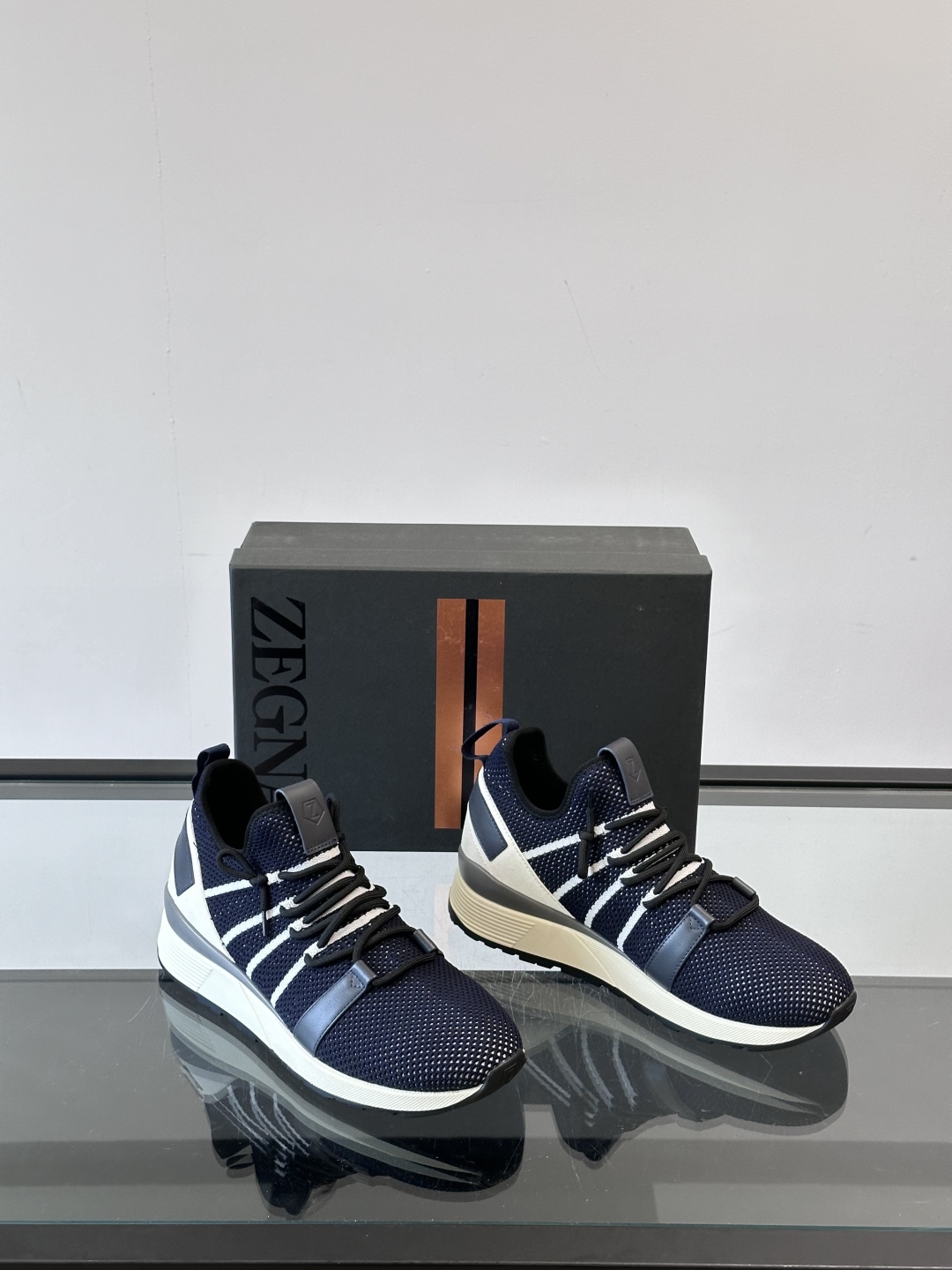 Zegna/杰尼亚全新男士休闲鞋。高定原版一致的特殊弹力针织面料，加密一体飞织面料，确保多季节的实用性和