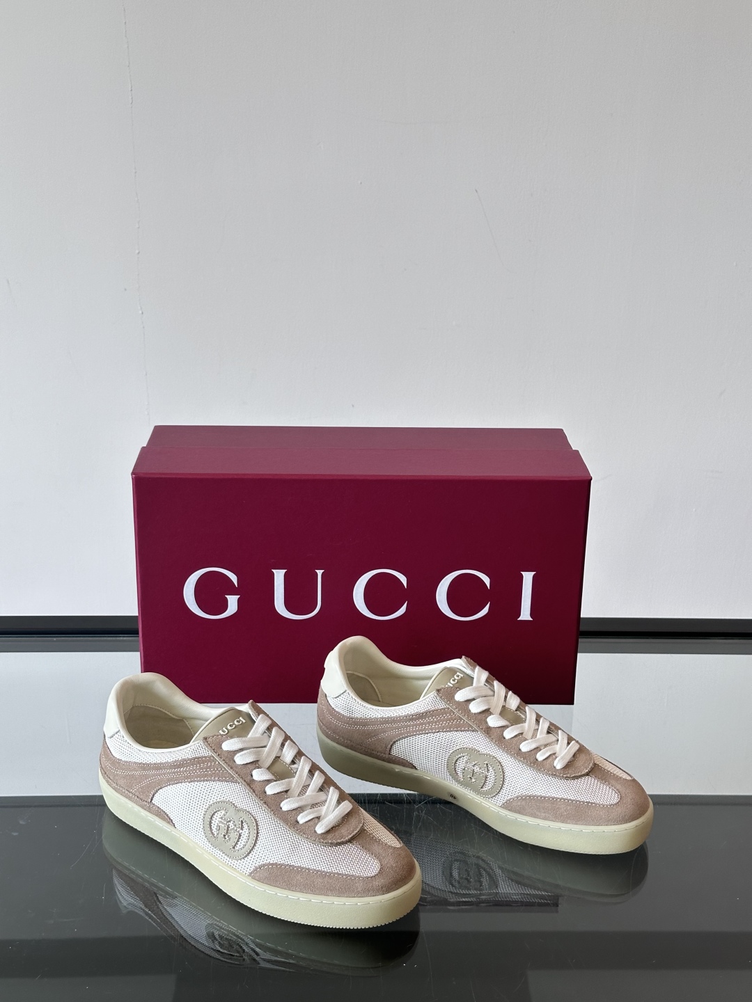 Gucc*古驰德训鞋25ss春夏新品，男士运动鞋出货，这款运动鞋设计灵感源自意大利海岸的夏日风情和海滩俱