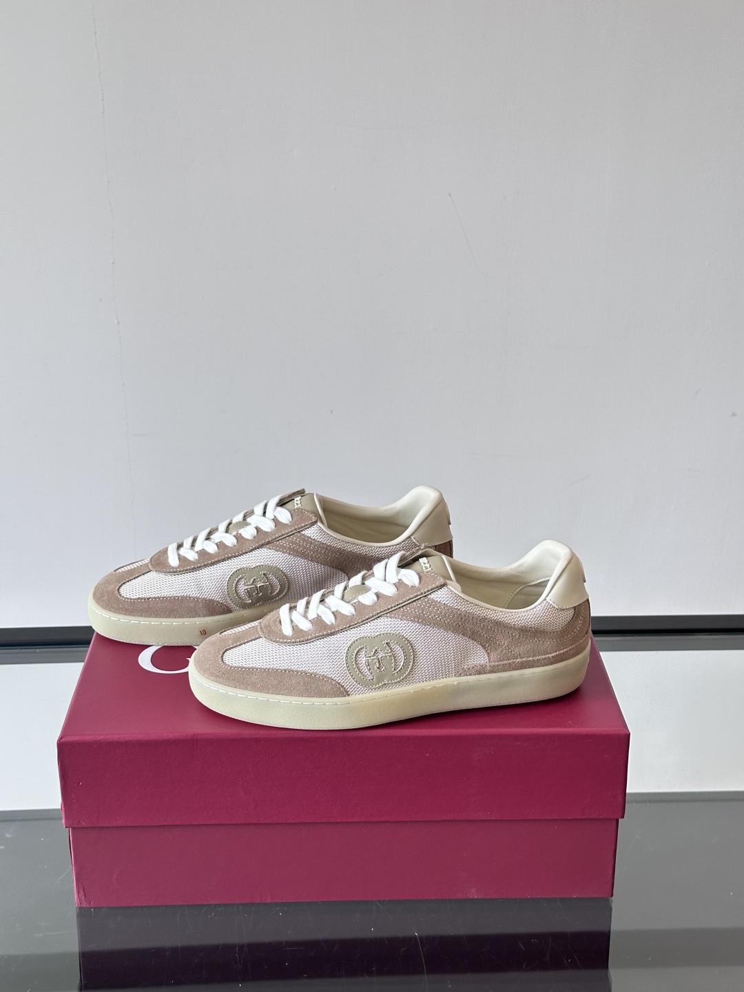 Gucc*古驰德训鞋25ss春夏新品，男士运动鞋出货，这款运动鞋设计灵感源自意大利海岸的夏日风情和海滩俱