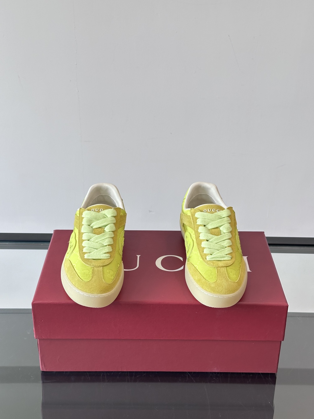 Gucc*古驰德训鞋25ss春夏新品，男士运动鞋出货，这款运动鞋设计灵感源自意大利海岸的夏日风情和海滩俱