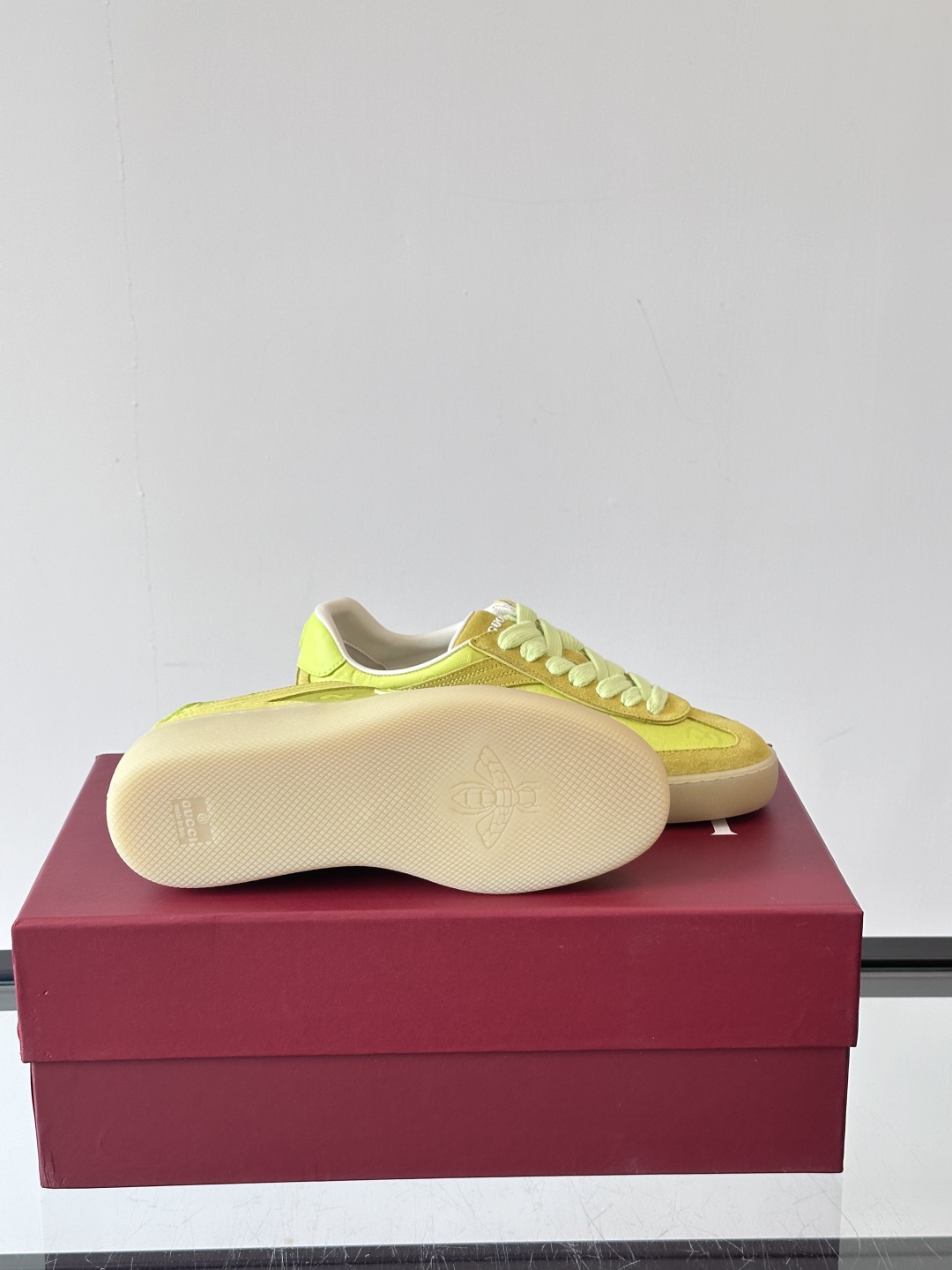 Gucc*古驰德训鞋25ss春夏新品，男士运动鞋出货，这款运动鞋设计灵感源自意大利海岸的夏日风情和海滩俱