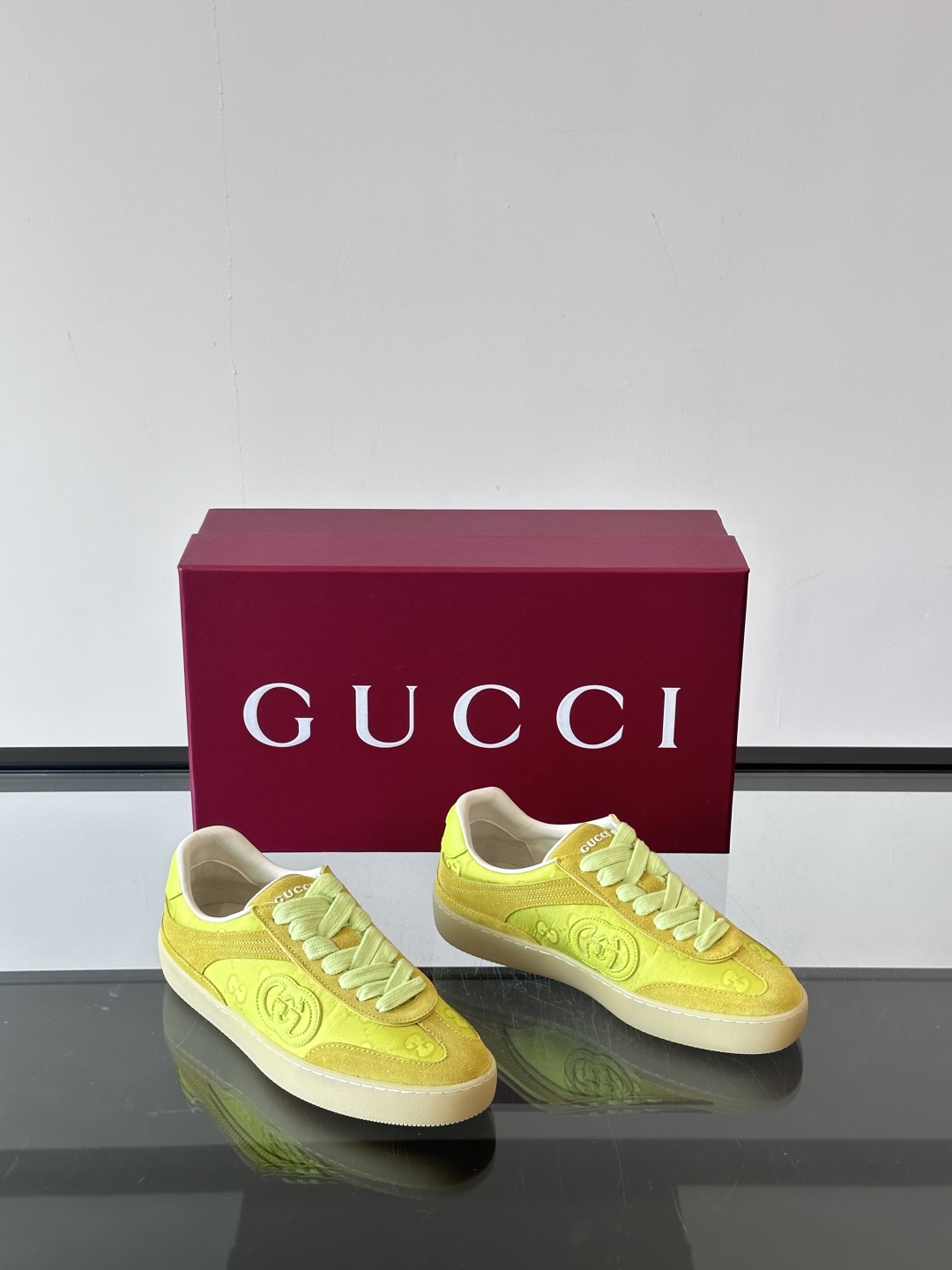 Gucc*古驰德训鞋25ss春夏新品，男士运动鞋出货，这款运动鞋设计灵感源自意大利海岸的夏日风情和海滩俱