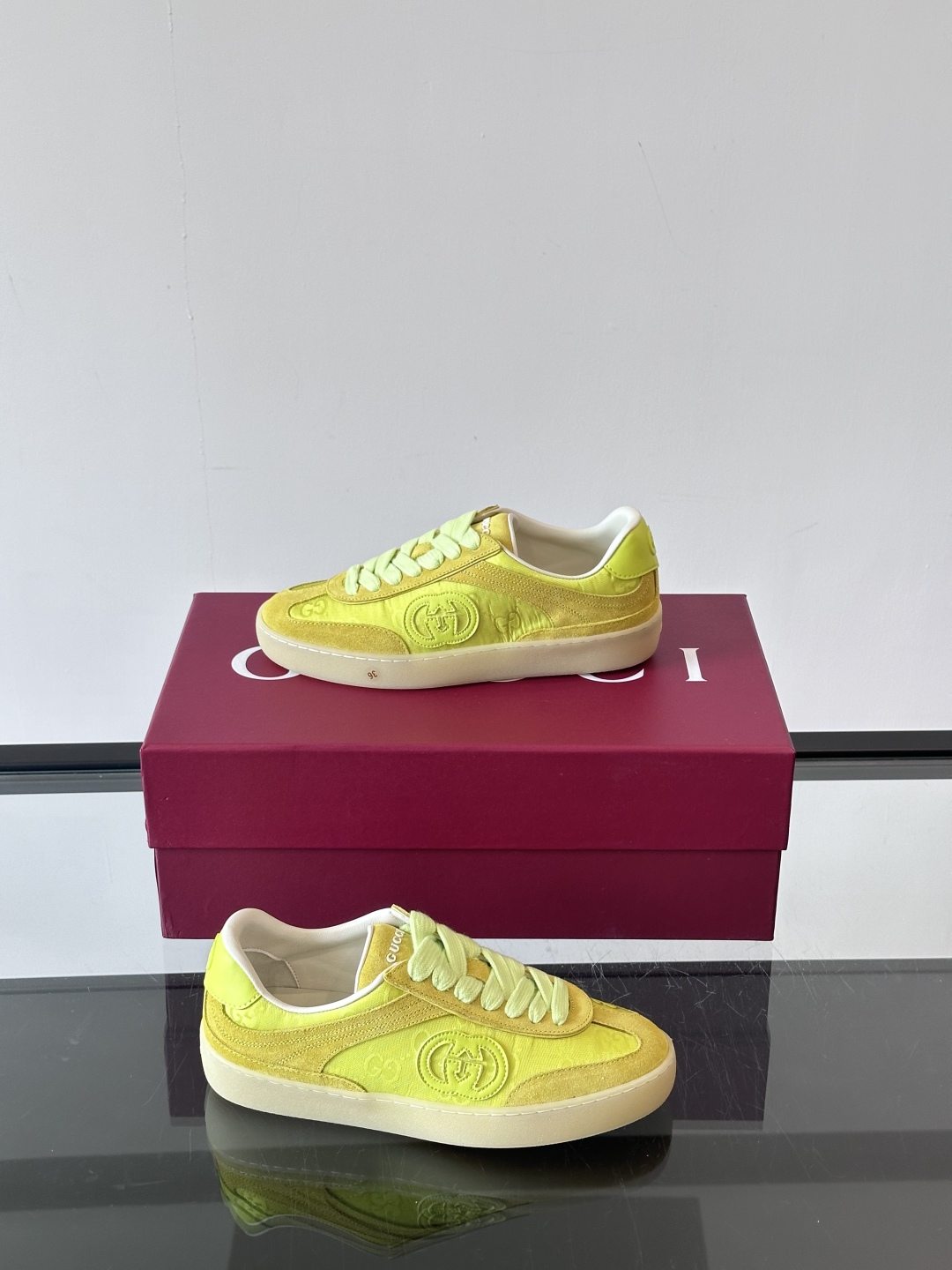 Gucc*古驰德训鞋25ss春夏新品，男士运动鞋出货，这款运动鞋设计灵感源自意大利海岸的夏日风情和海滩俱