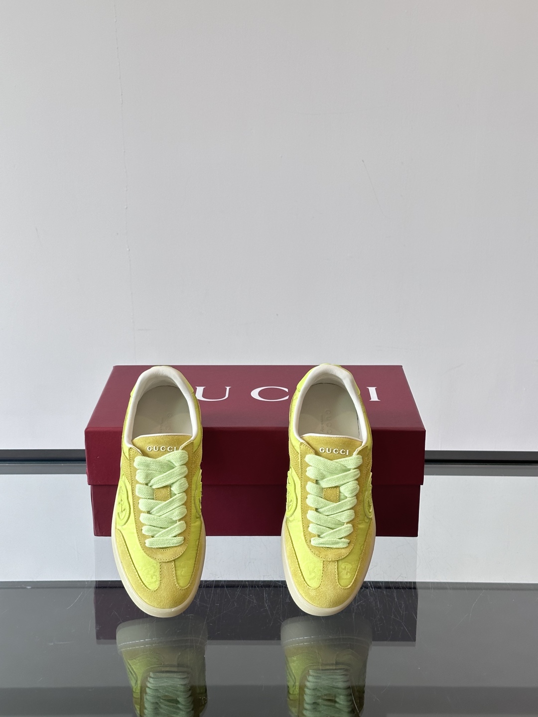Gucc*古驰德训鞋25ss春夏新品，男士运动鞋出货，这款运动鞋设计灵感源自意大利海岸的夏日风情和海滩俱