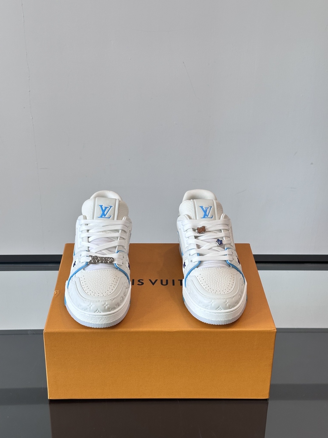 LV邮轮限定🚢这个配色太清爽了!路易威登x Tyler 联名款 驴牌 L家 压花 休闲 运动鞋 滑板鞋
