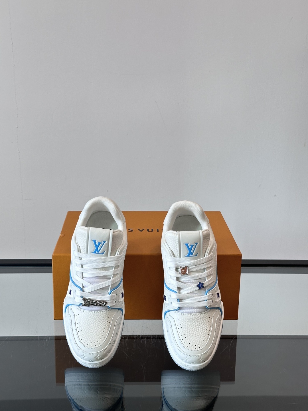 LV邮轮限定🚢这个配色太清爽了!路易威登x Tyler 联名款 驴牌 L家 压花 休闲 运动鞋 滑板鞋