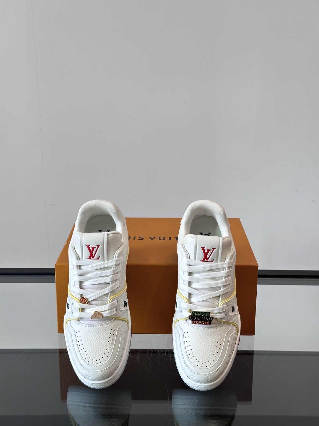 LV邮轮限定🚢这个配色太清爽了!路易威登x Tyler 联名款 驴牌 L家 压花 休闲 运动鞋 滑板鞋
