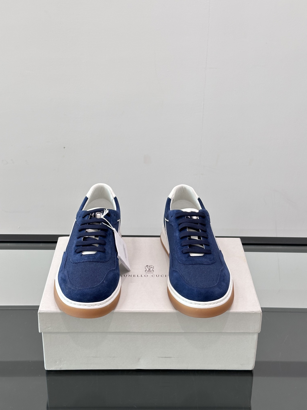 Brunello Cucinelli 老钱风意大利顶奢休闲男鞋，面料采用意大利进口翻毛牛皮，立体感和亲肤