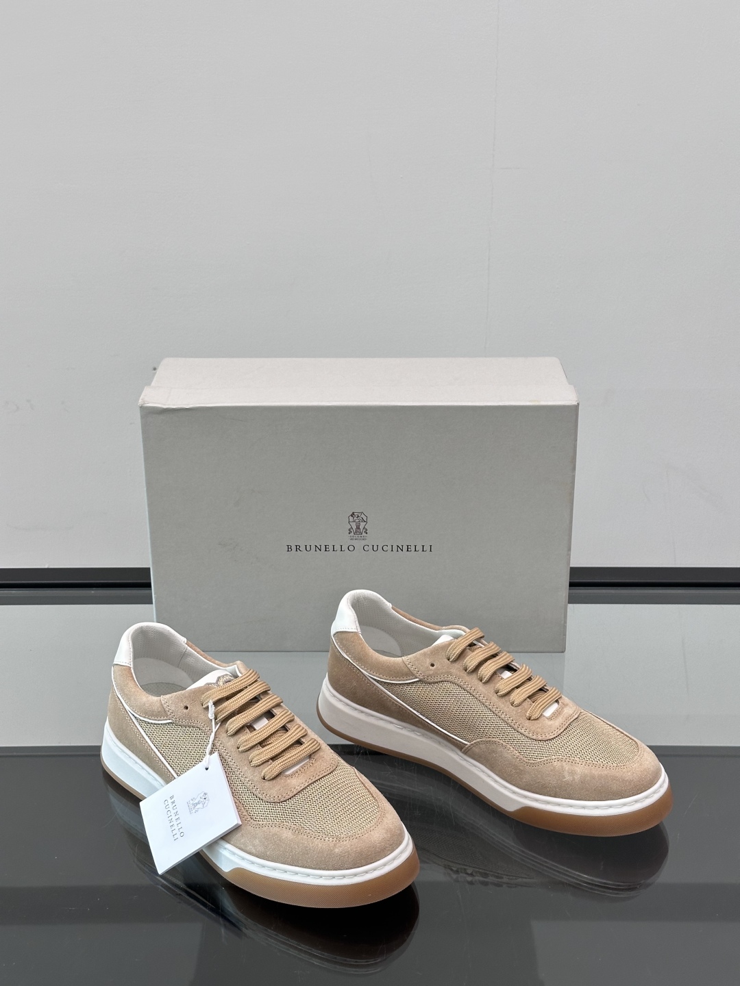 Brunello Cucinelli 老钱风意大利顶奢休闲男鞋，面料采用意大利进口翻毛牛皮，立体感和亲肤