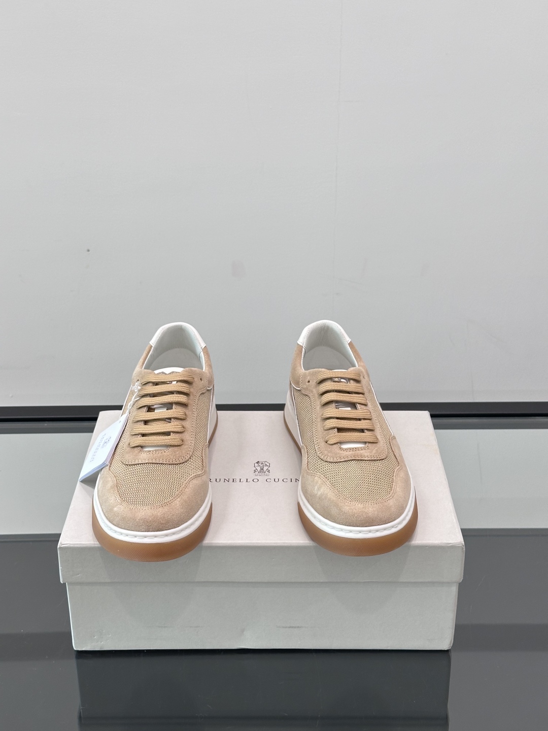Brunello Cucinelli 老钱风意大利顶奢休闲男鞋，面料采用意大利进口翻毛牛皮，立体感和亲肤