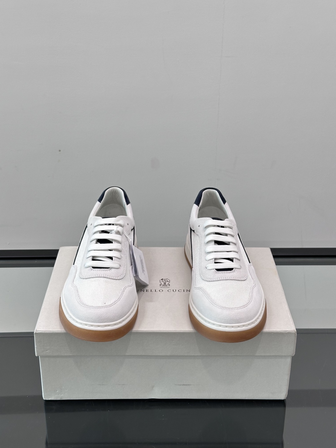 Brunello Cucinelli 老钱风意大利顶奢休闲男鞋，面料采用意大利进口翻毛牛皮，立体感和亲肤