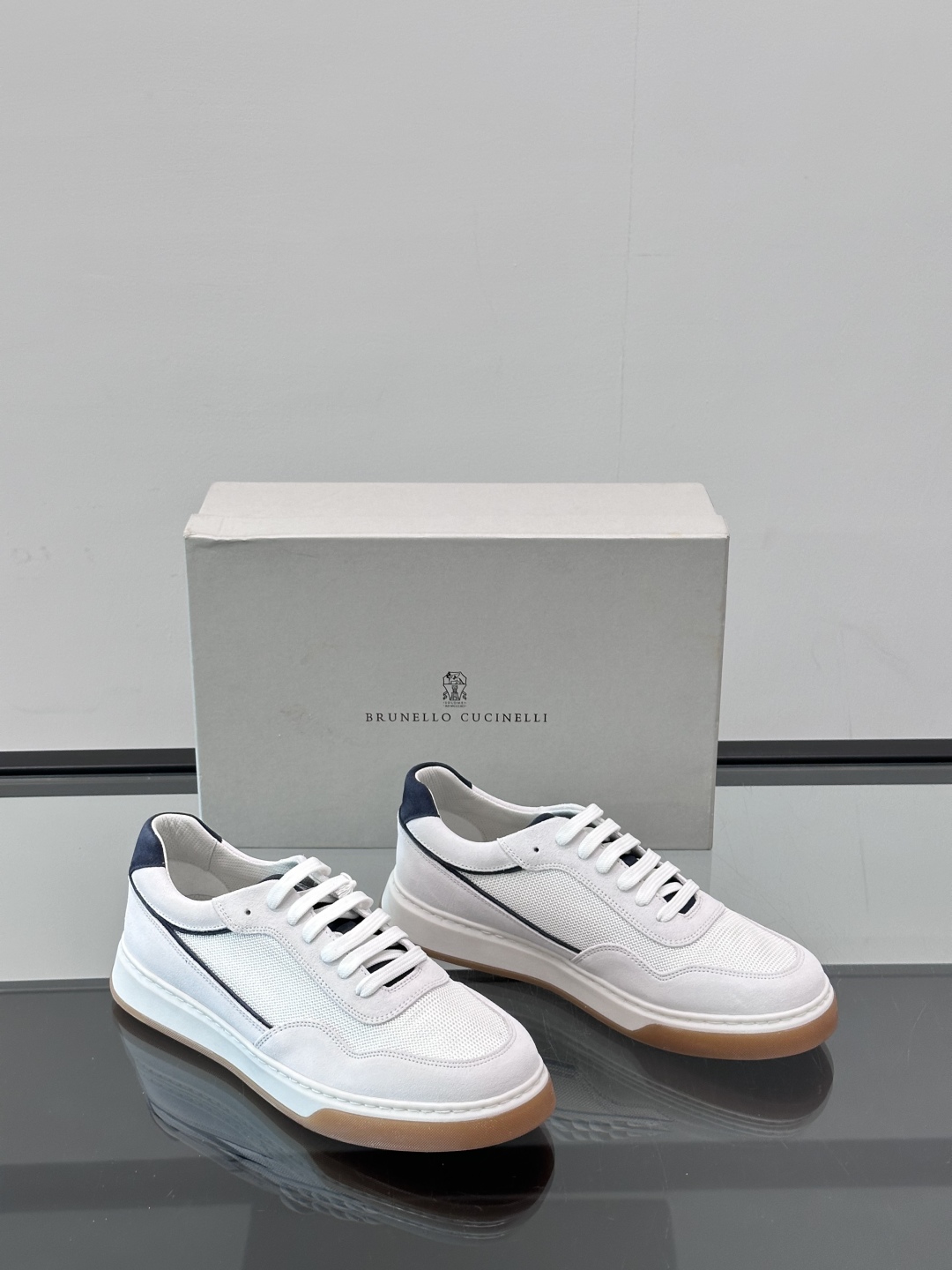 Brunello Cucinelli 老钱风意大利顶奢休闲男鞋，面料采用意大利进口翻毛牛皮，立体感和亲肤