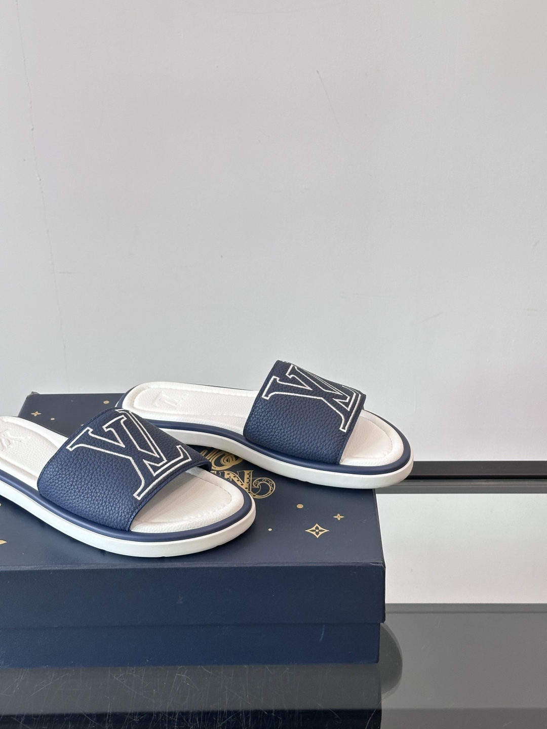 Louis Vuitton ss25 new arrival LV驴牌春夏系列新款平底沙滩拖鞋🥿简约精致