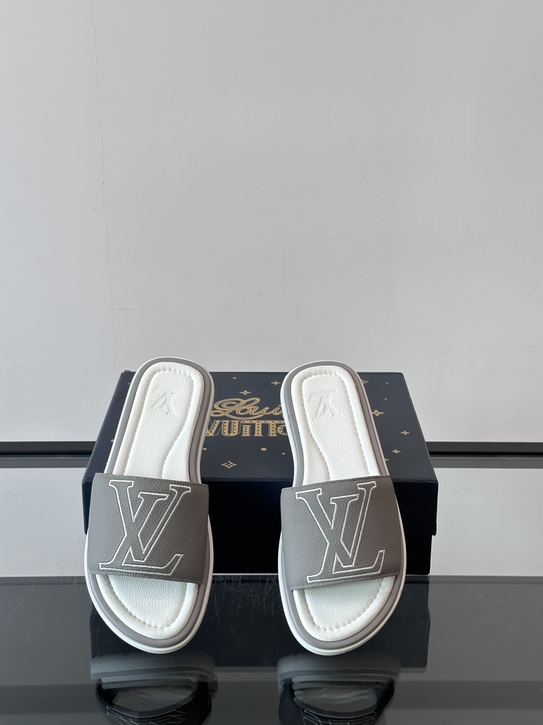 Louis Vuitton ss25 new arrival LV驴牌春夏系列新款平底沙滩拖鞋🥿简约精致