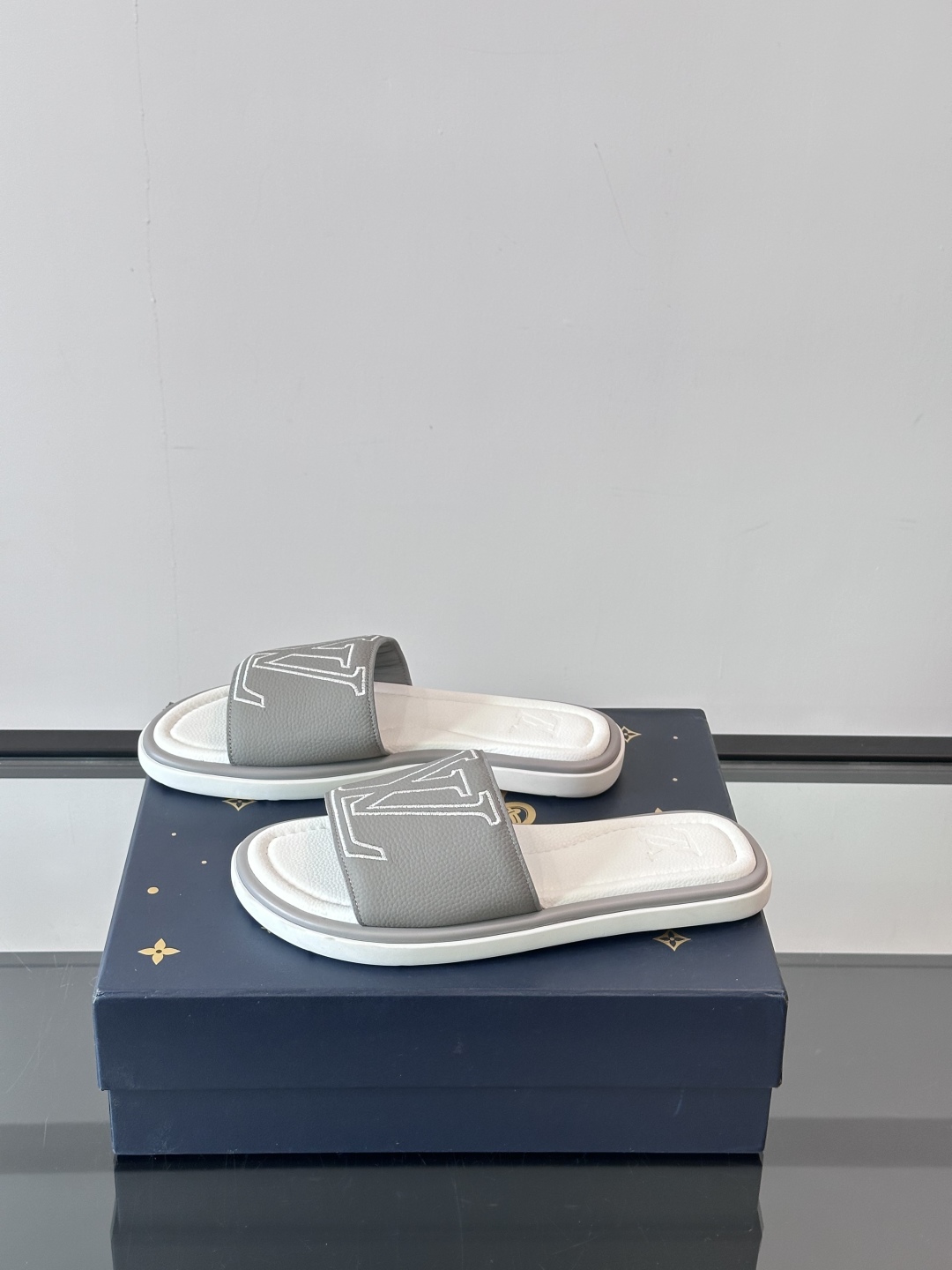 Louis Vuitton ss25 new arrival LV驴牌春夏系列新款平底沙滩拖鞋🥿简约精致
