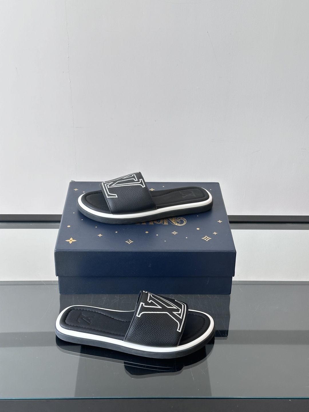 Louis Vuitton ss25 new arrival LV驴牌春夏系列新款平底沙滩拖鞋🥿简约精致
