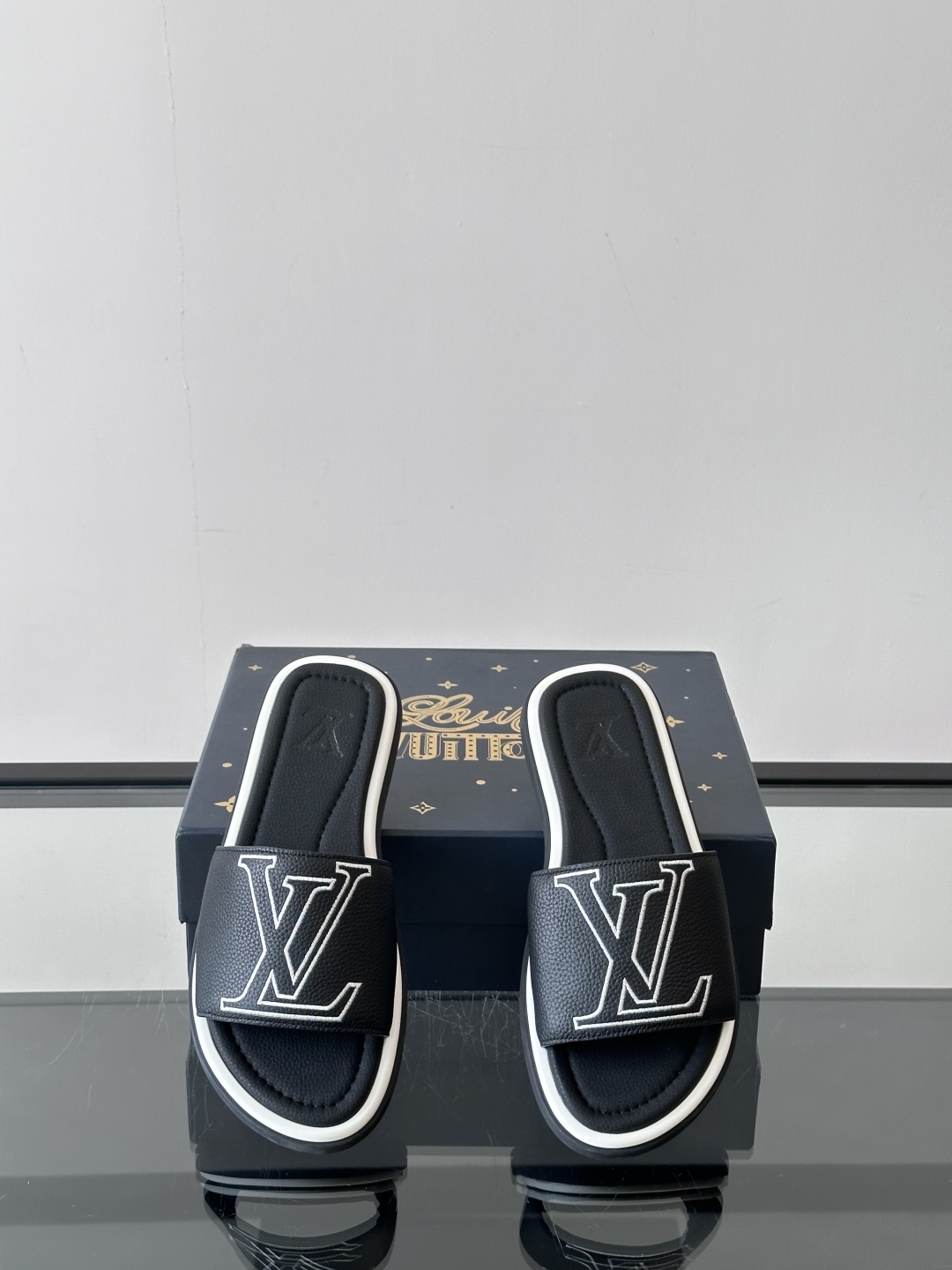 Louis Vuitton ss25 new arrival LV驴牌春夏系列新款平底沙滩拖鞋🥿简约精致