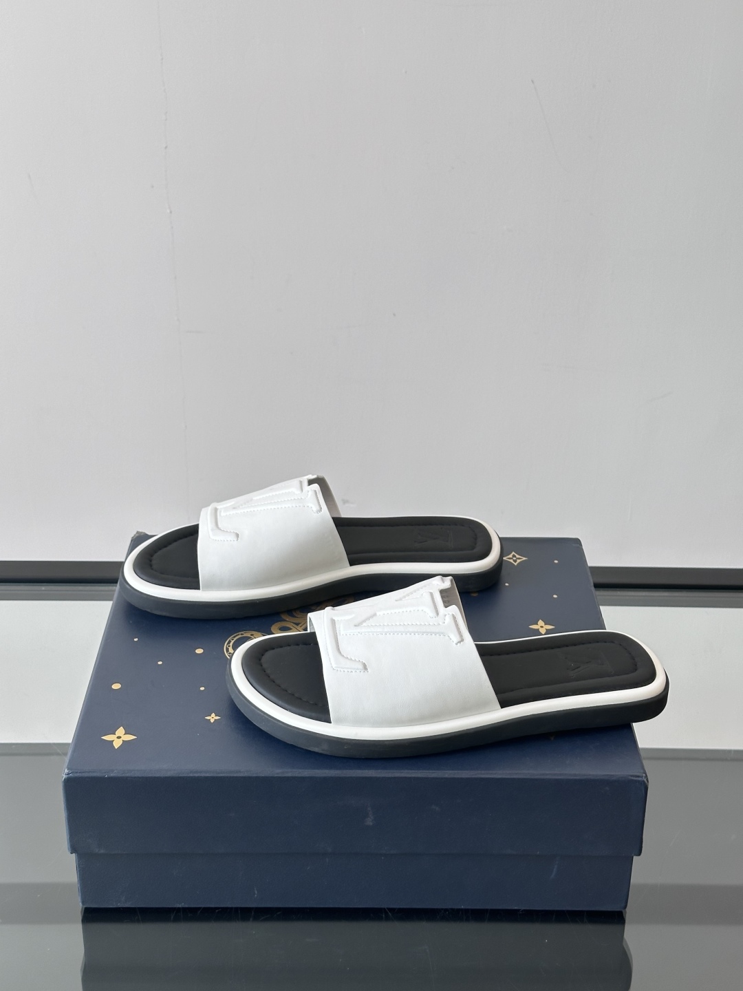 Louis Vuitton ss25 new arrival LV驴牌春夏系列新款平底沙滩拖鞋🥿简约精致