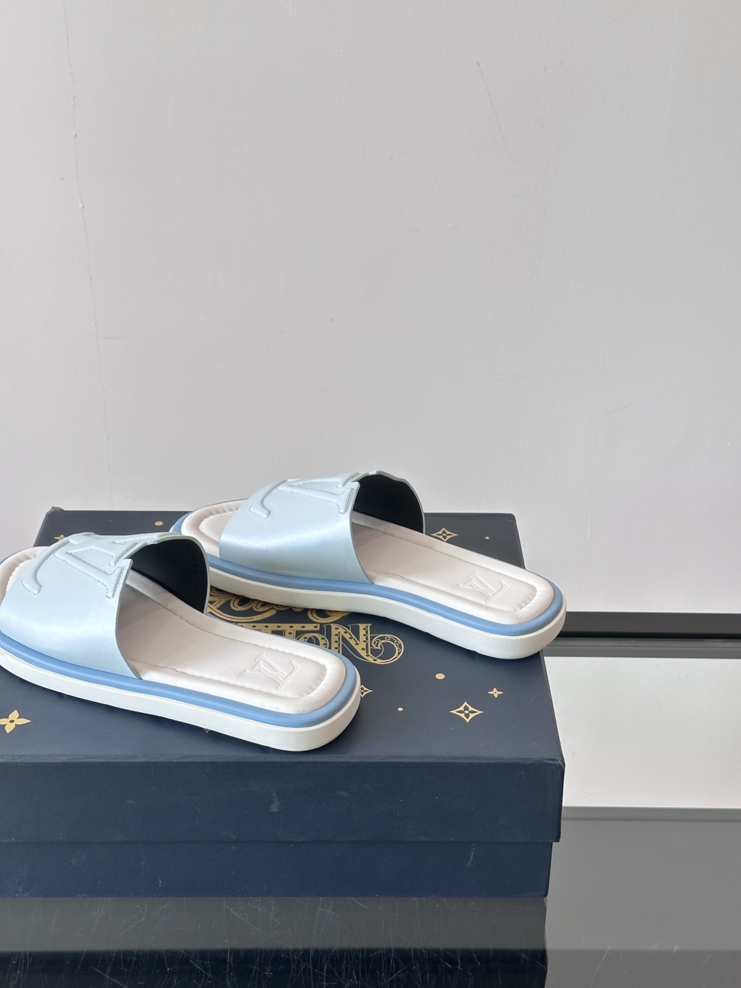 Louis Vuitton ss25 new arrival LV驴牌春夏系列新款平底沙滩拖鞋🥿简约精致
