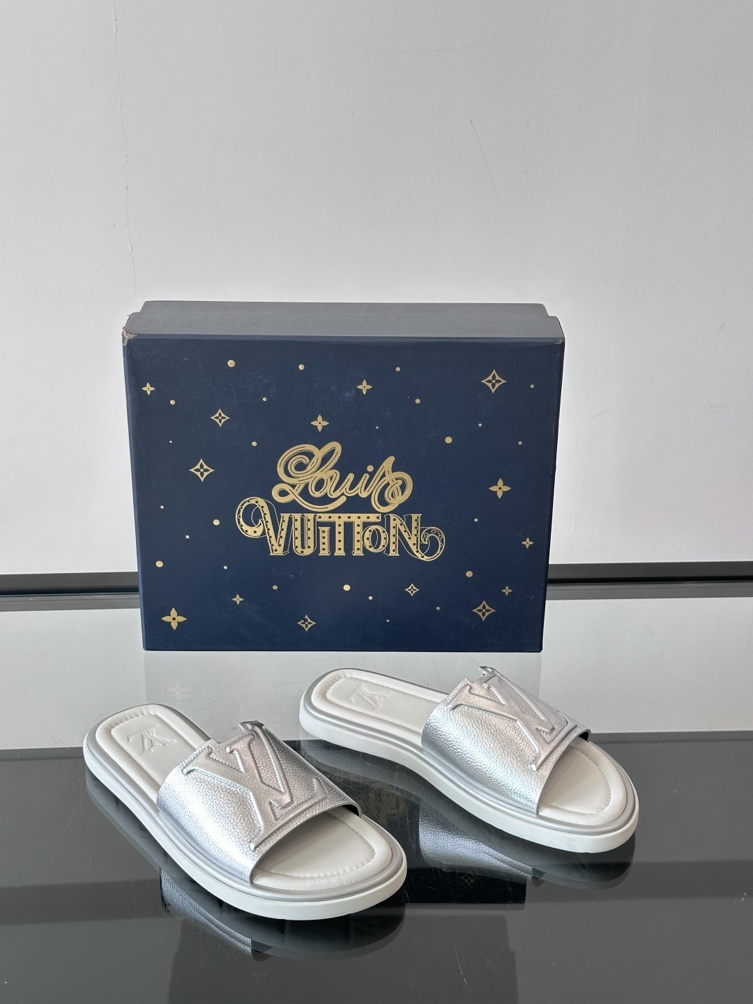 Louis Vuitton ss25 new arrival LV驴牌春夏系列新款平底沙滩拖鞋🥿简约精致