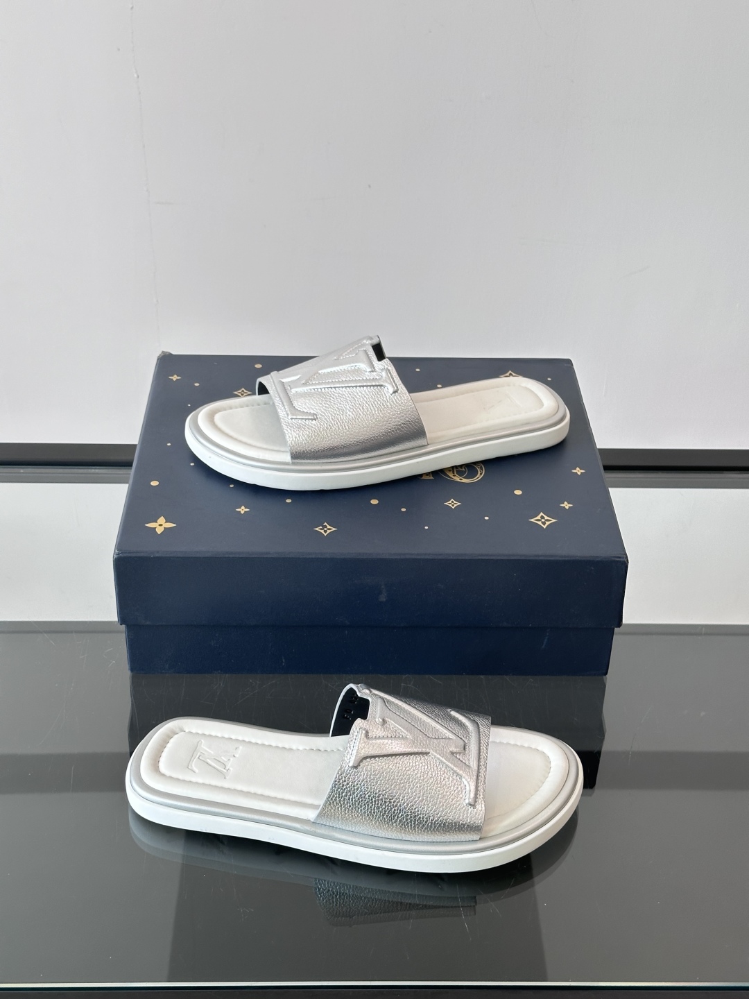 Louis Vuitton ss25 new arrival LV驴牌春夏系列新款平底沙滩拖鞋🥿简约精致
