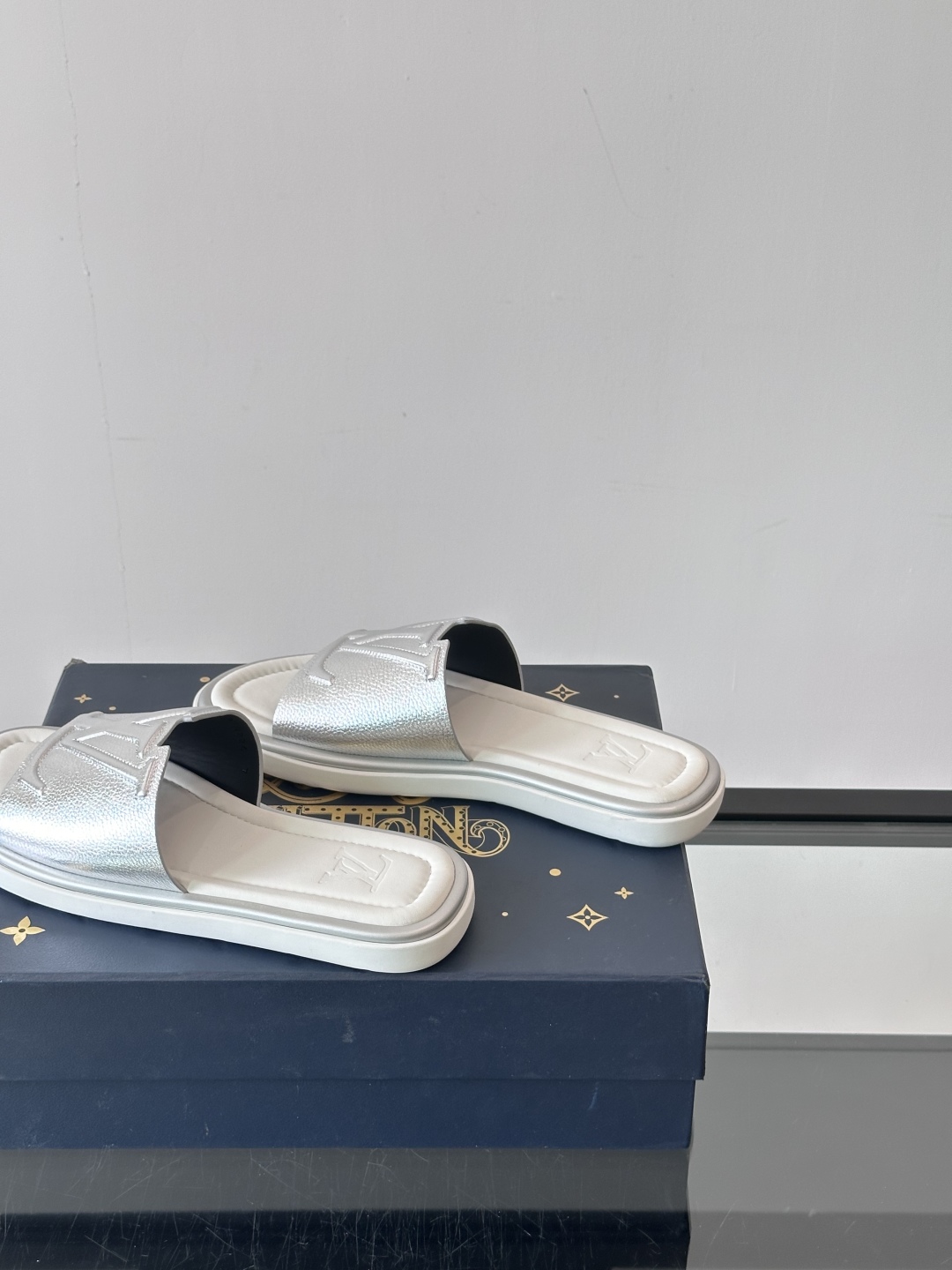 Louis Vuitton ss25 new arrival LV驴牌春夏系列新款平底沙滩拖鞋🥿简约精致