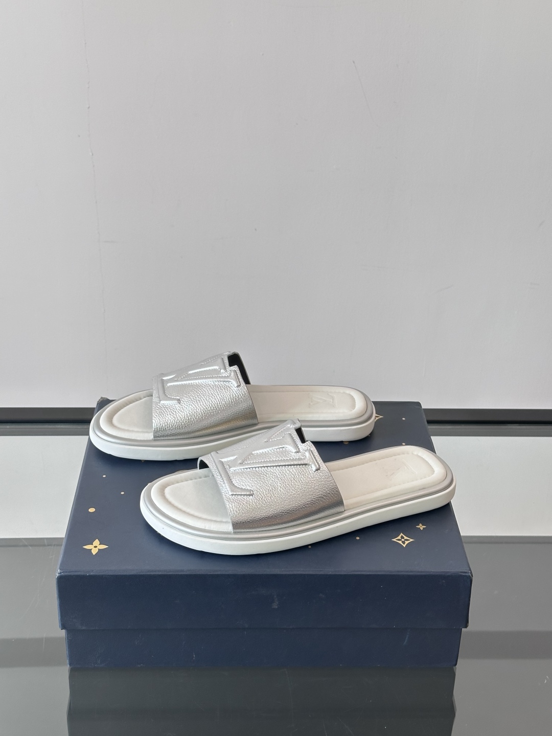 Louis Vuitton ss25 new arrival LV驴牌春夏系列新款平底沙滩拖鞋🥿简约精致