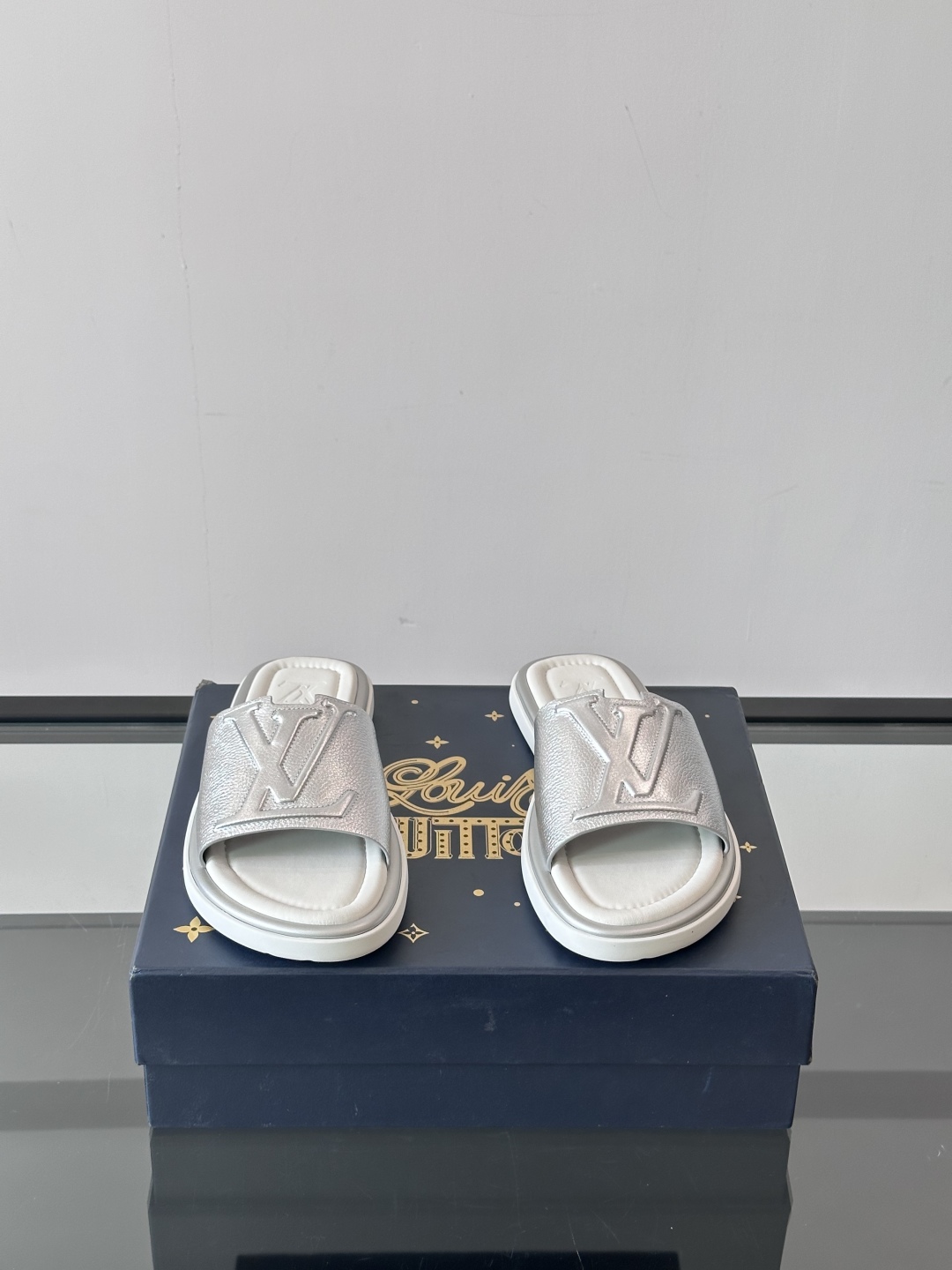 Louis Vuitton ss25 new arrival LV驴牌春夏系列新款平底沙滩拖鞋🥿简约精致