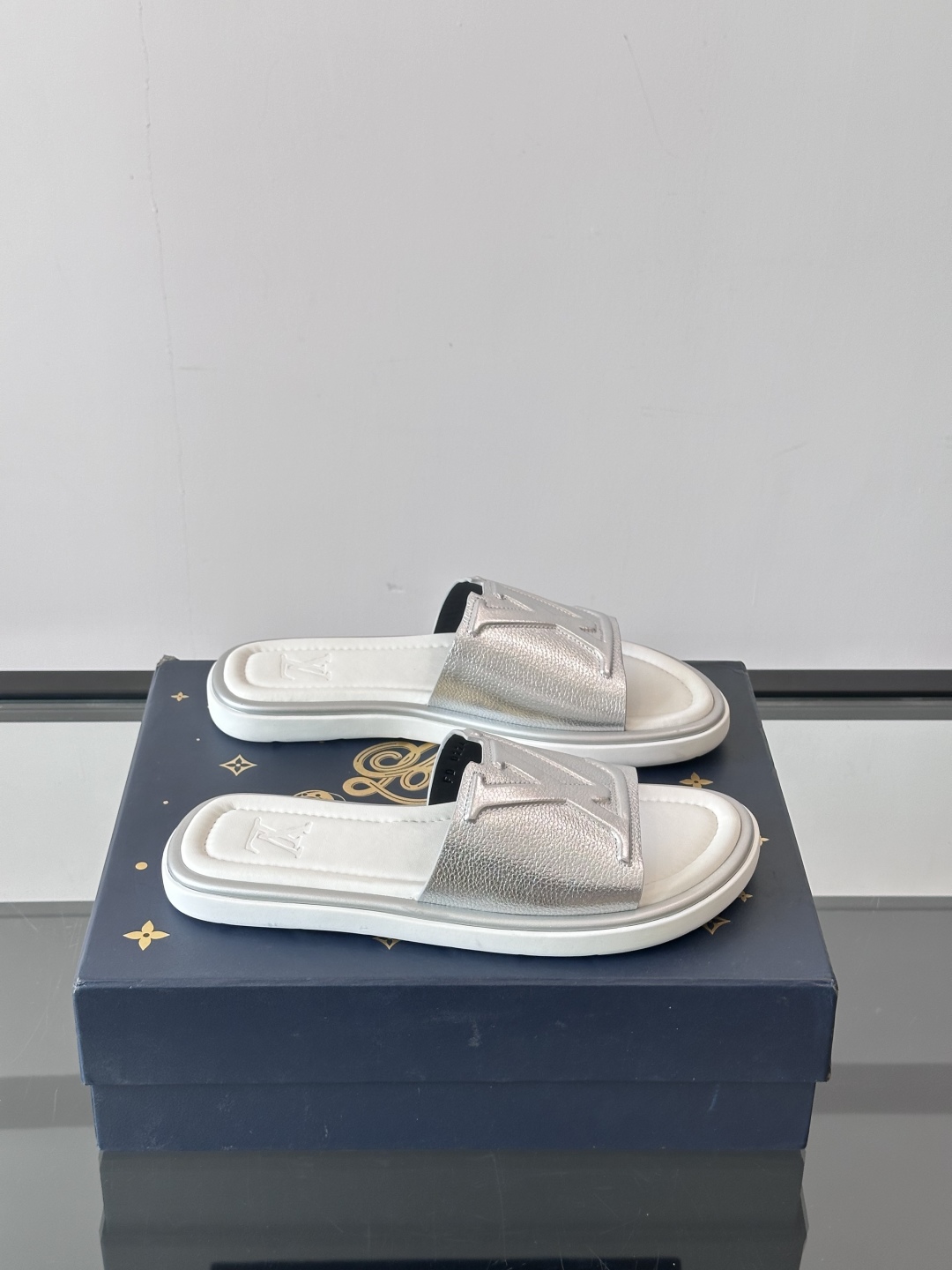 Louis Vuitton ss25 new arrival LV驴牌春夏系列新款平底沙滩拖鞋🥿简约精致