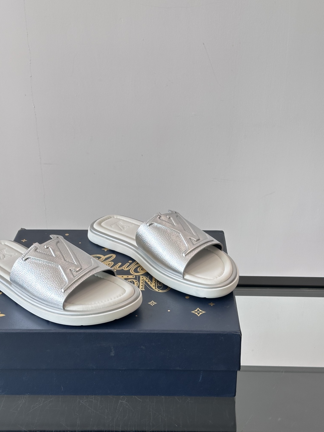 Louis Vuitton ss25 new arrival LV驴牌春夏系列新款平底沙滩拖鞋🥿简约精致