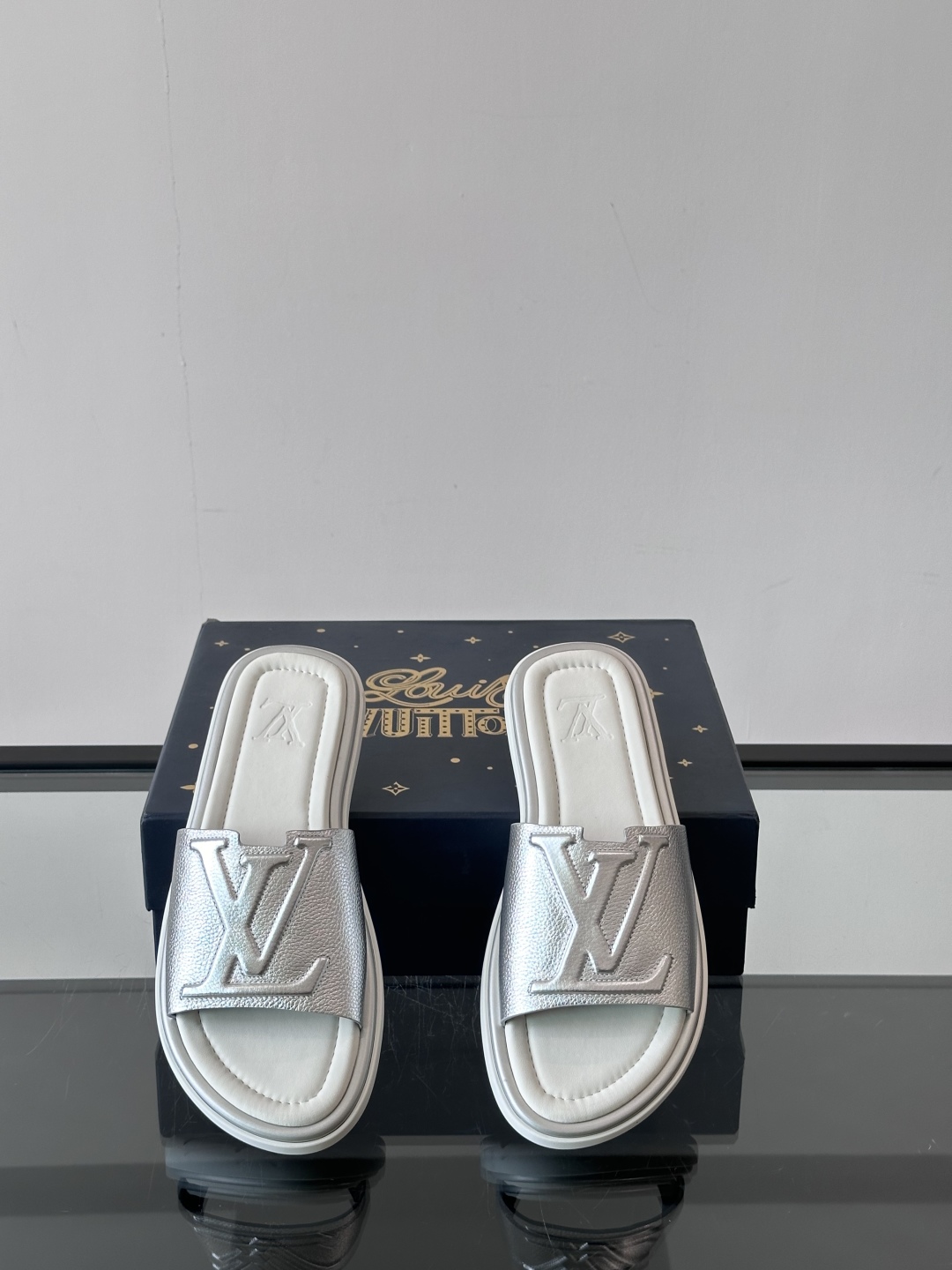 Louis Vuitton ss25 new arrival LV驴牌春夏系列新款平底沙滩拖鞋🥿简约精致