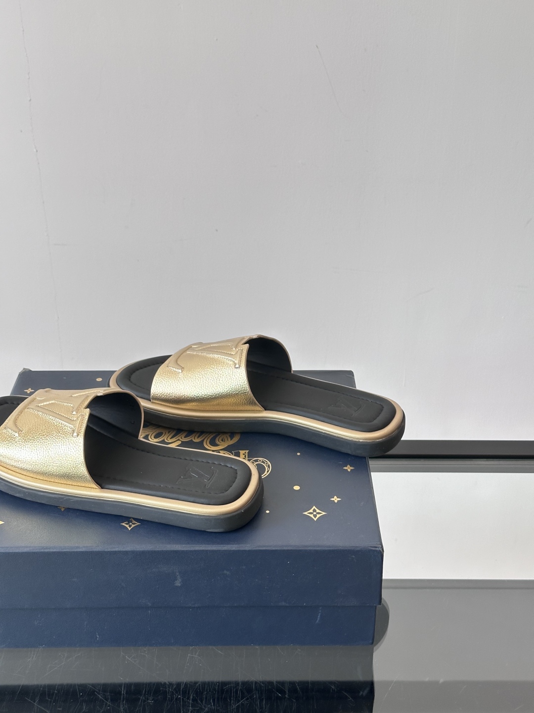 Louis Vuitton ss25 new arrival LV驴牌春夏系列新款平底沙滩拖鞋🥿简约精致