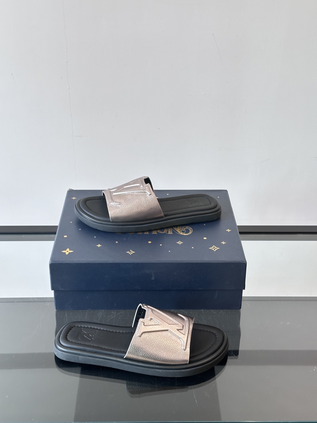 Louis Vuitton ss25 new arrival LV驴牌春夏系列新款平底沙滩拖鞋🥿简约精致