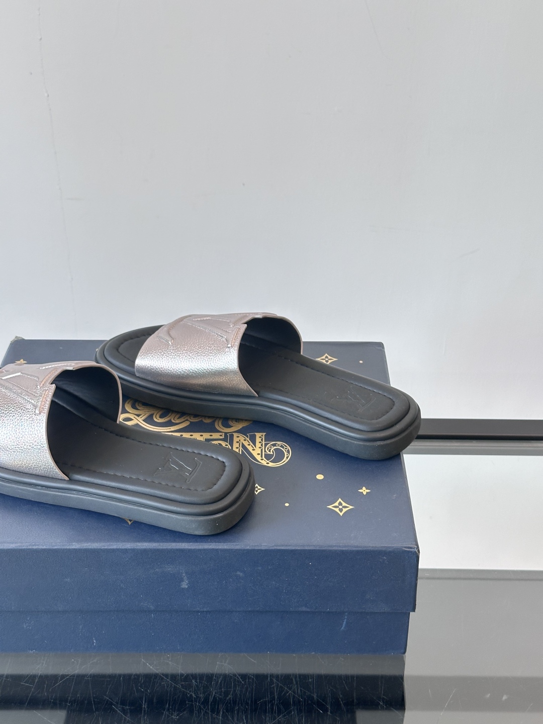 Louis Vuitton ss25 new arrival LV驴牌春夏系列新款平底沙滩拖鞋🥿简约精致