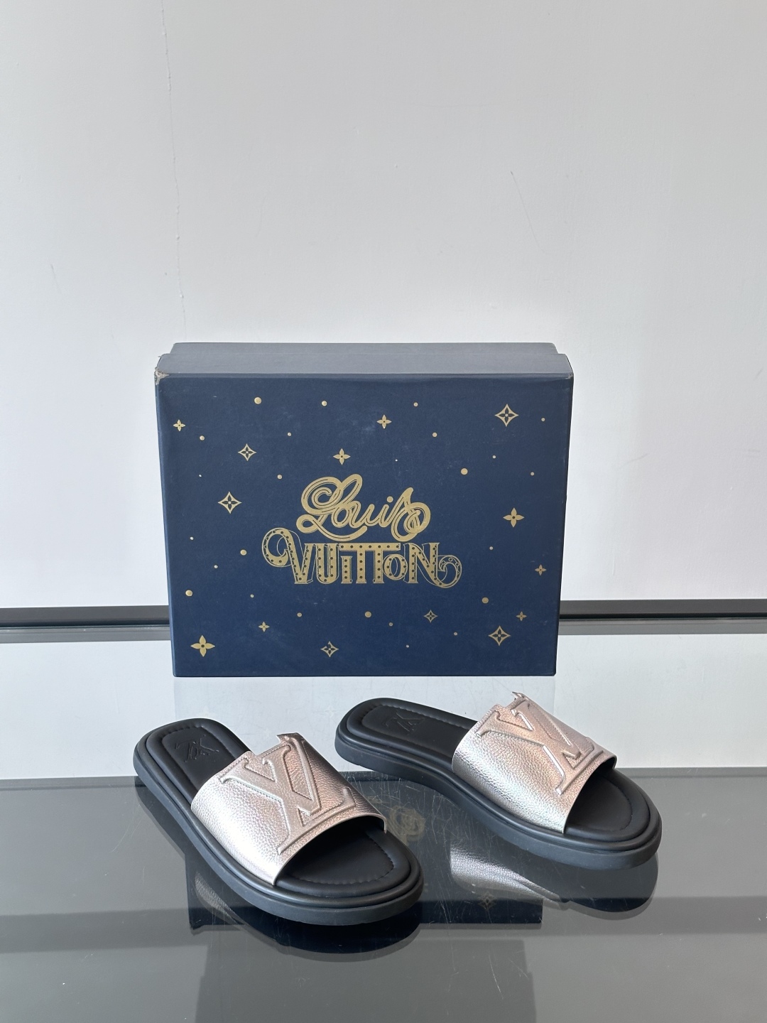 Louis Vuitton ss25 new arrival LV驴牌春夏系列新款平底沙滩拖鞋🥿简约精致