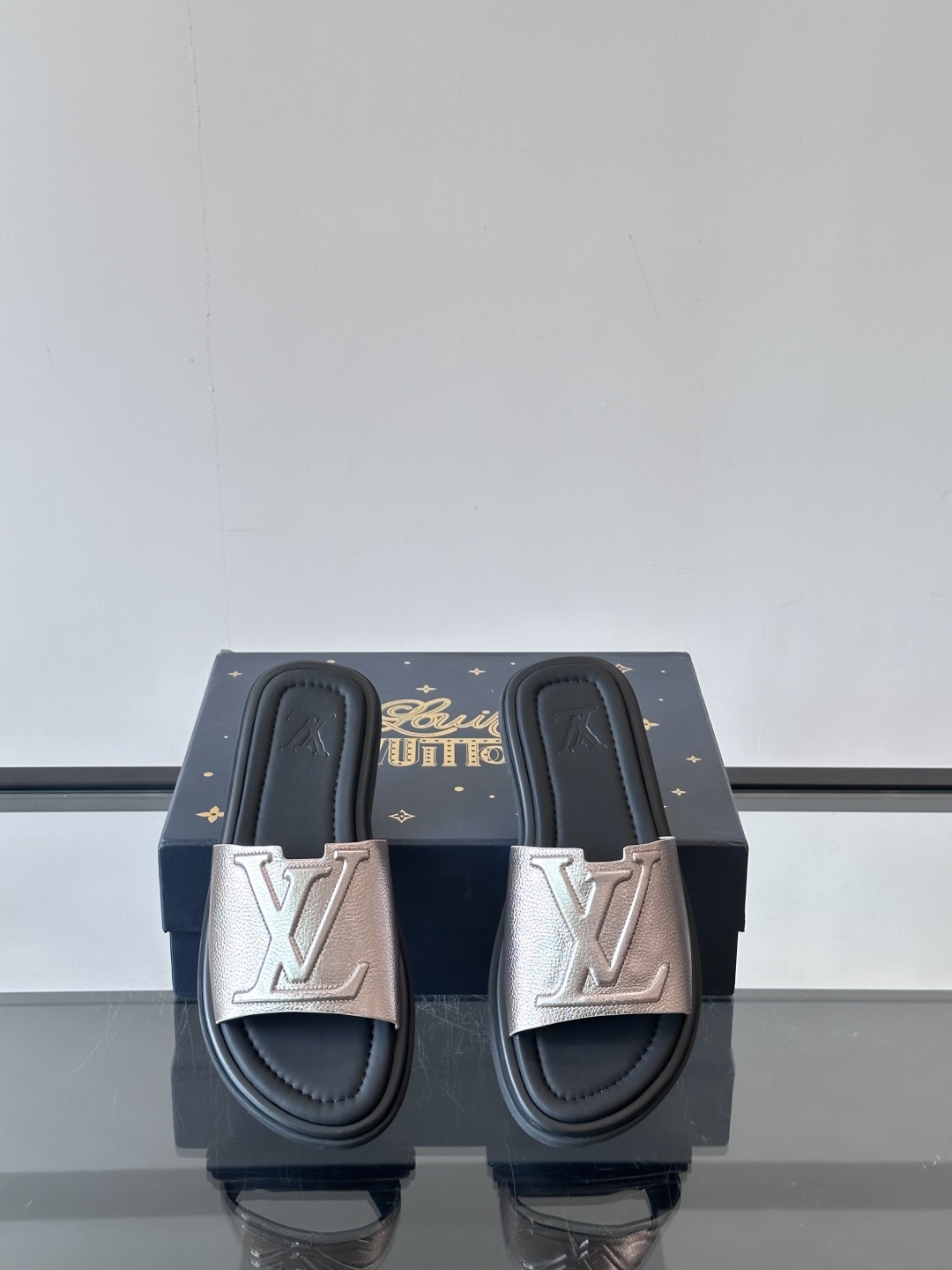 Louis Vuitton ss25 new arrival LV驴牌春夏系列新款平底沙滩拖鞋🥿简约精致