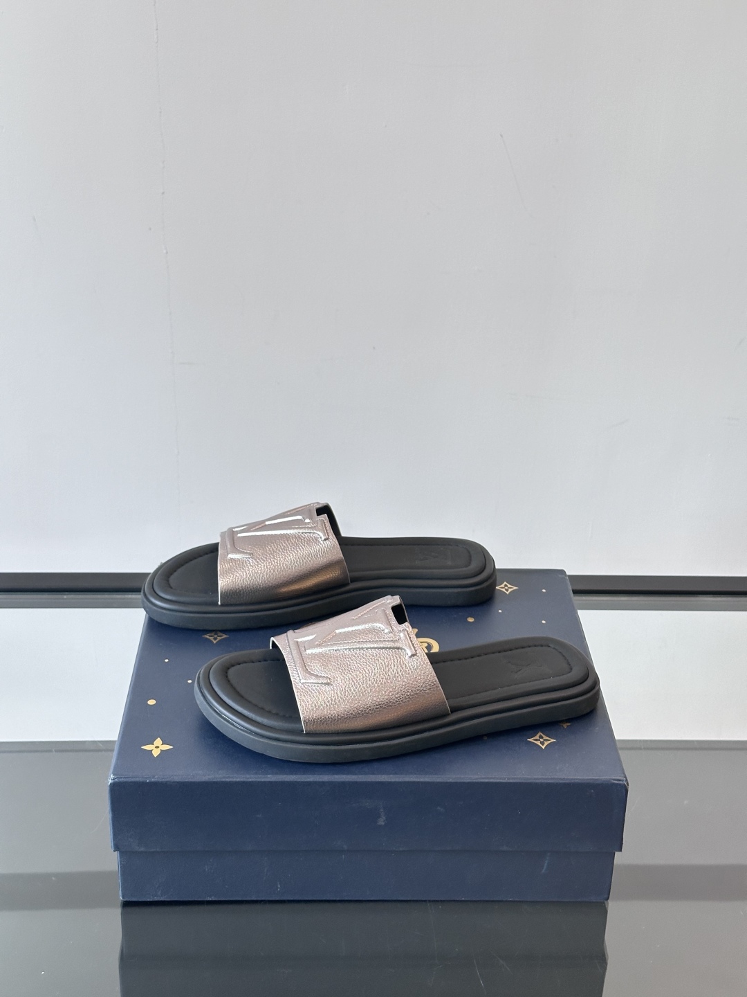 Louis Vuitton ss25 new arrival LV驴牌春夏系列新款平底沙滩拖鞋🥿简约精致