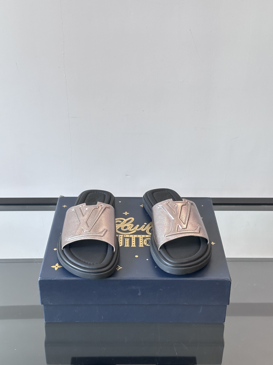 Louis Vuitton ss25 new arrival LV驴牌春夏系列新款平底沙滩拖鞋🥿简约精致