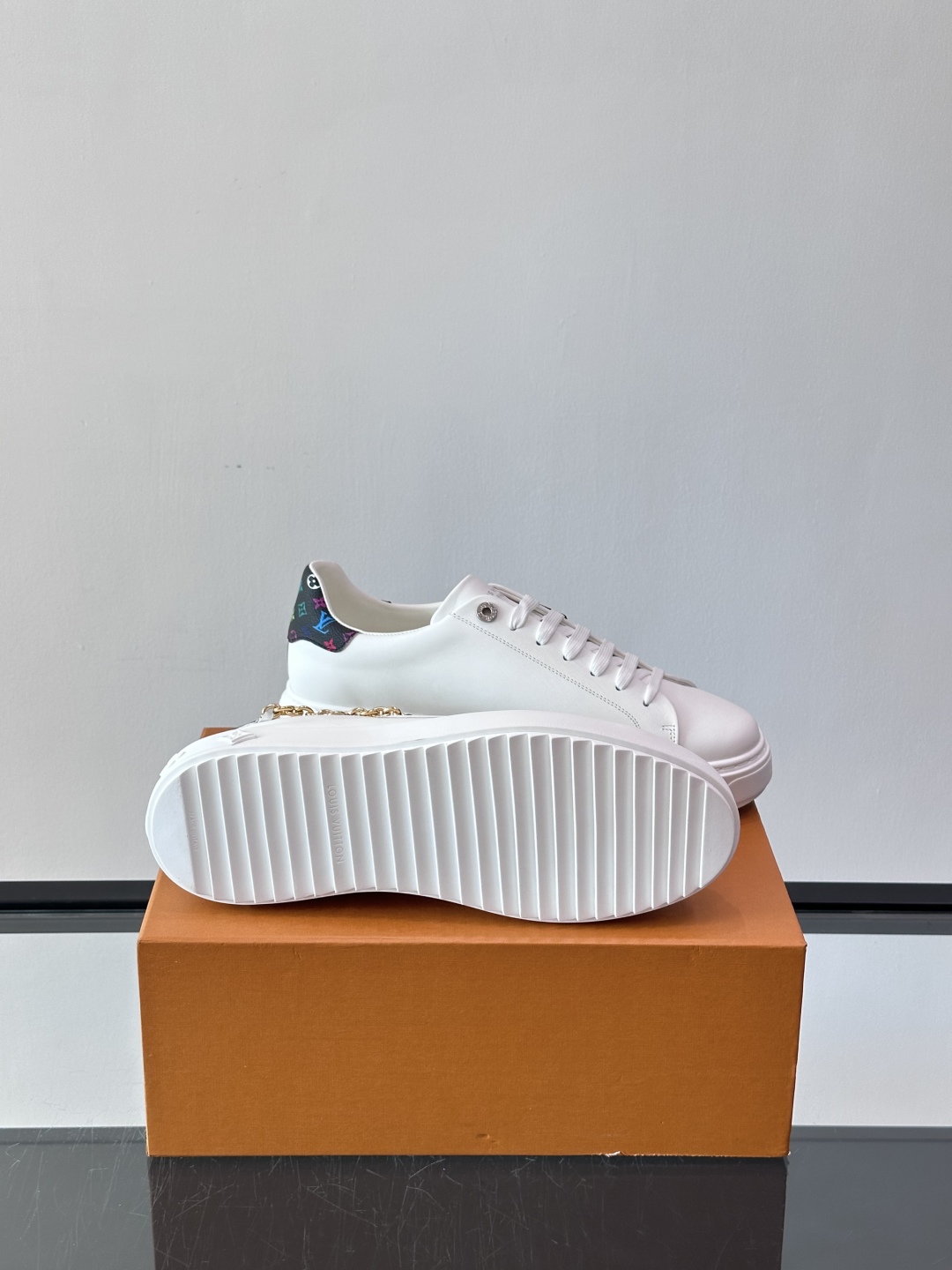 Louis Vuitton 新款Time Out情侣款👫运动鞋👟本款 Time Out 运动鞋拼接牛皮革