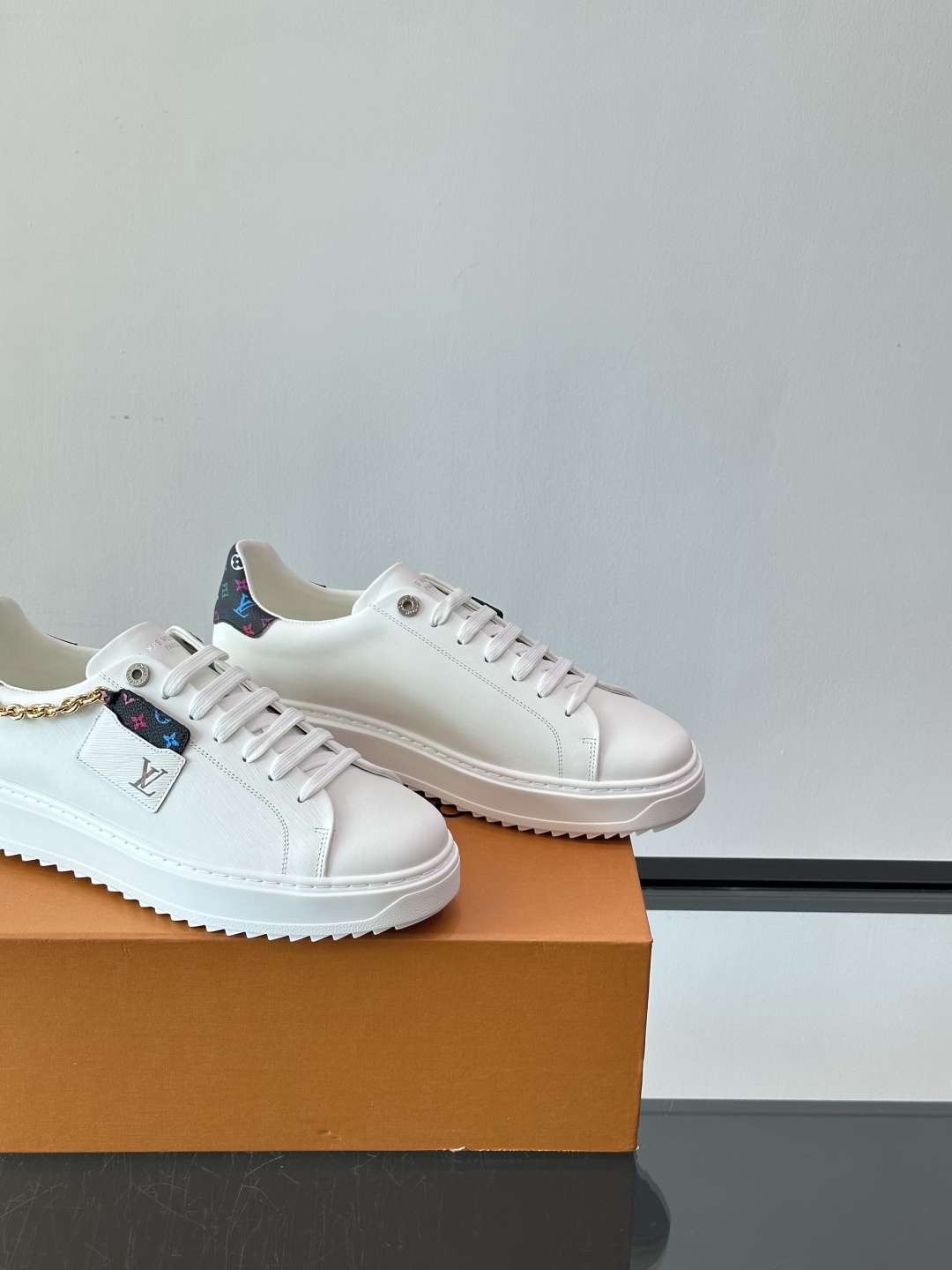 Louis Vuitton 新款Time Out情侣款👫运动鞋👟本款 Time Out 运动鞋拼接牛皮革