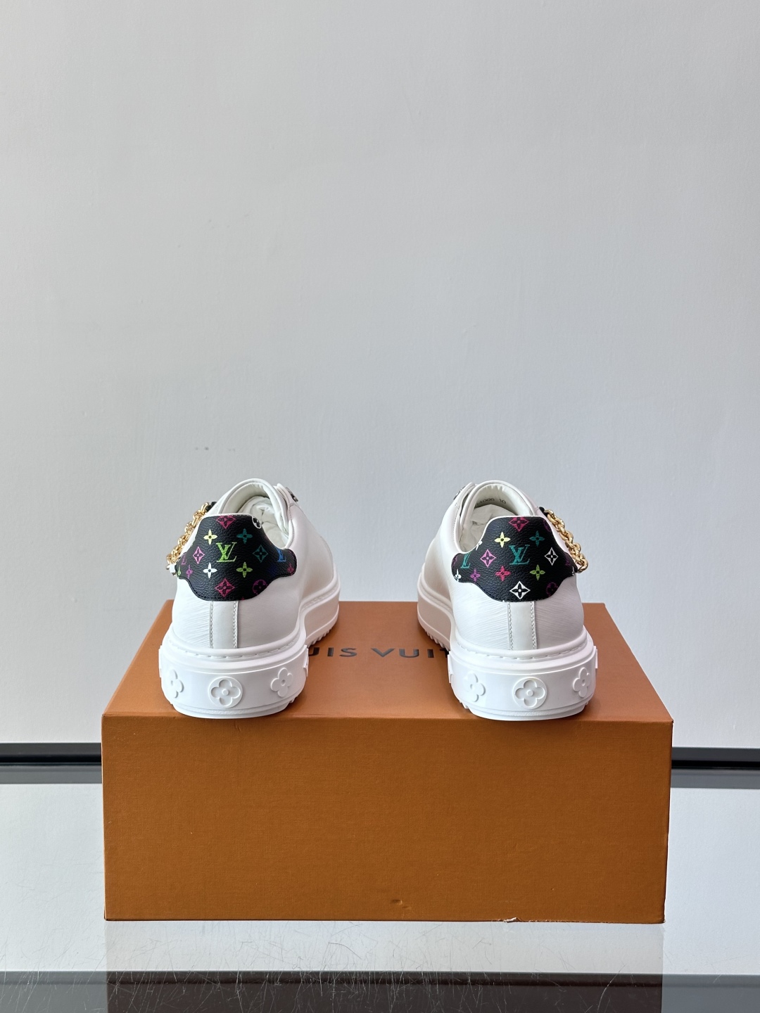Louis Vuitton 新款Time Out情侣款👫运动鞋👟本款 Time Out 运动鞋拼接牛皮革