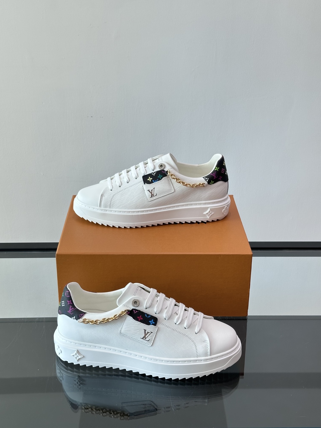 Louis Vuitton 新款Time Out情侣款👫运动鞋👟本款 Time Out 运动鞋拼接牛皮革
