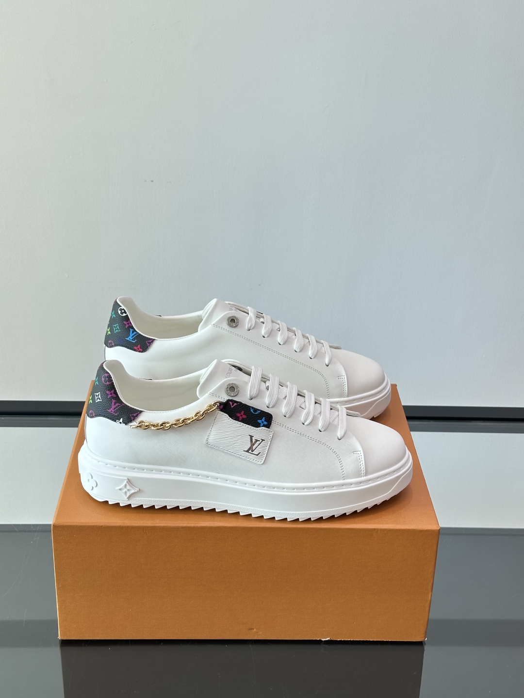 Louis Vuitton 新款Time Out情侣款👫运动鞋👟本款 Time Out 运动鞋拼接牛皮革