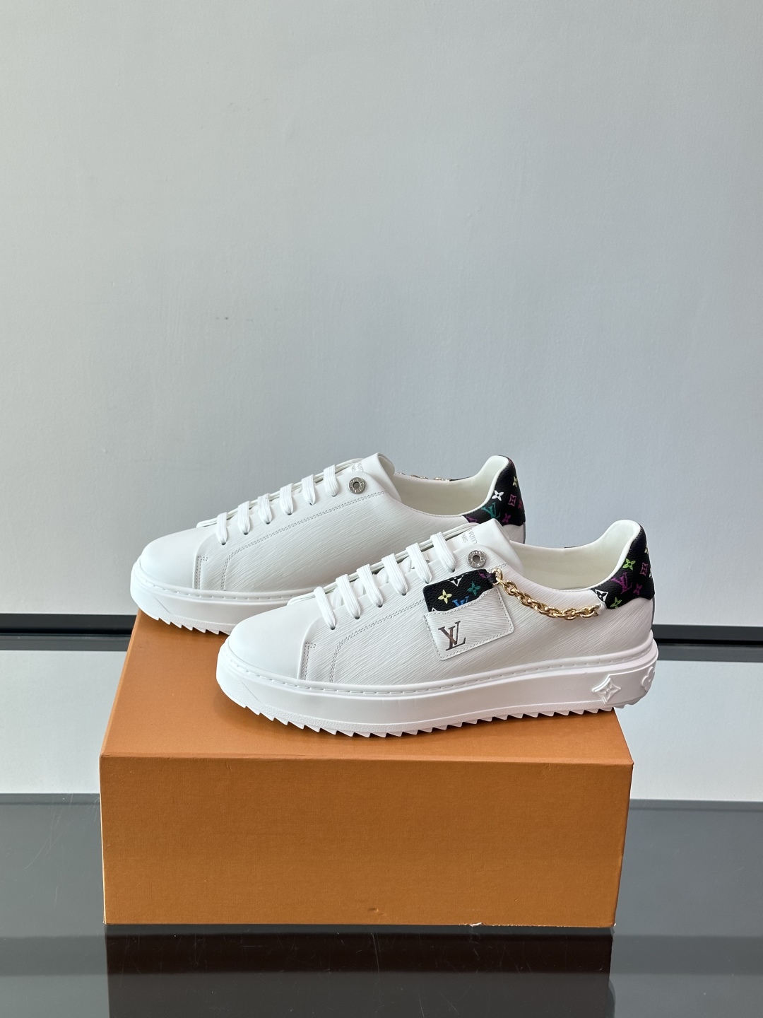 Louis Vuitton 新款Time Out情侣款👫运动鞋👟本款 Time Out 运动鞋拼接牛皮革