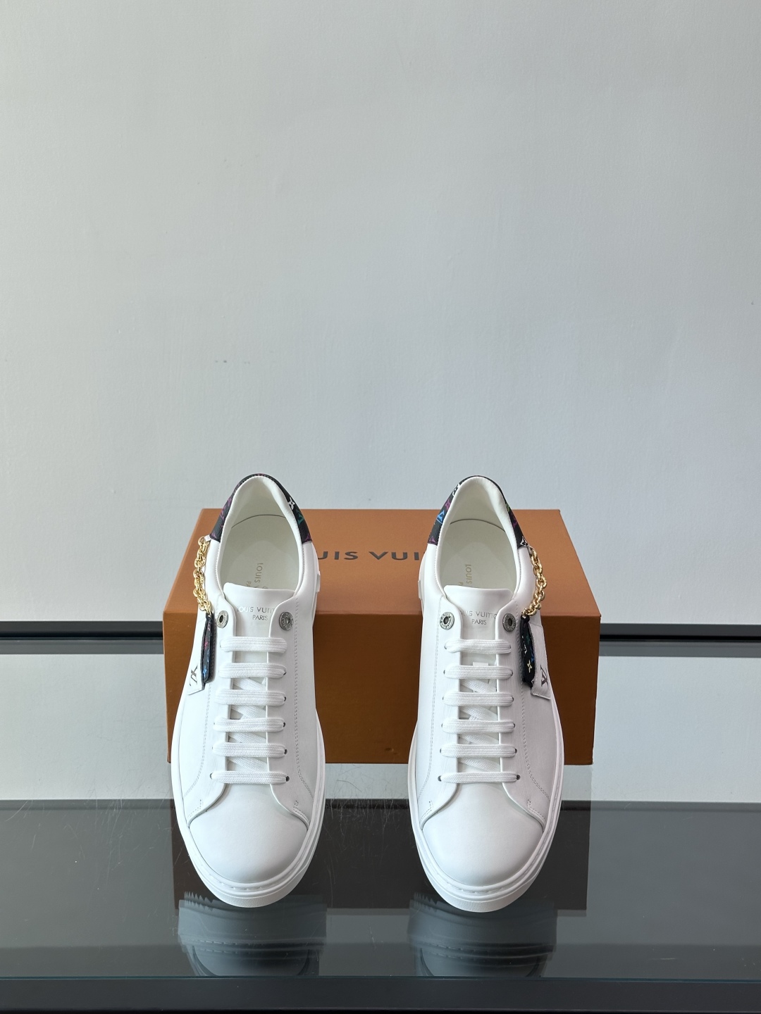 Louis Vuitton 新款Time Out情侣款👫运动鞋👟本款 Time Out 运动鞋拼接牛皮革