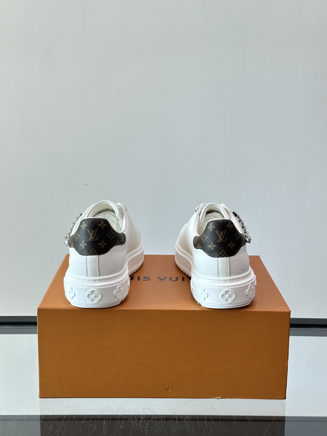 Louis Vuitton 新款Time Out情侣款👫运动鞋👟本款 Time Out 运动鞋拼接牛皮革