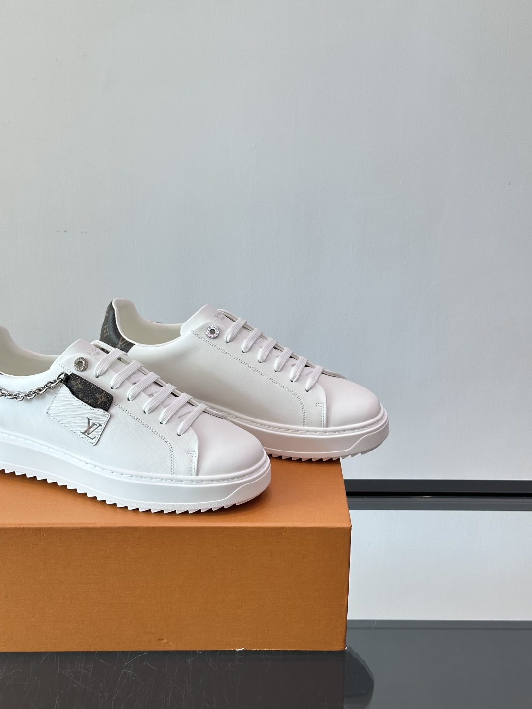 Louis Vuitton 新款Time Out情侣款👫运动鞋👟本款 Time Out 运动鞋拼接牛皮革