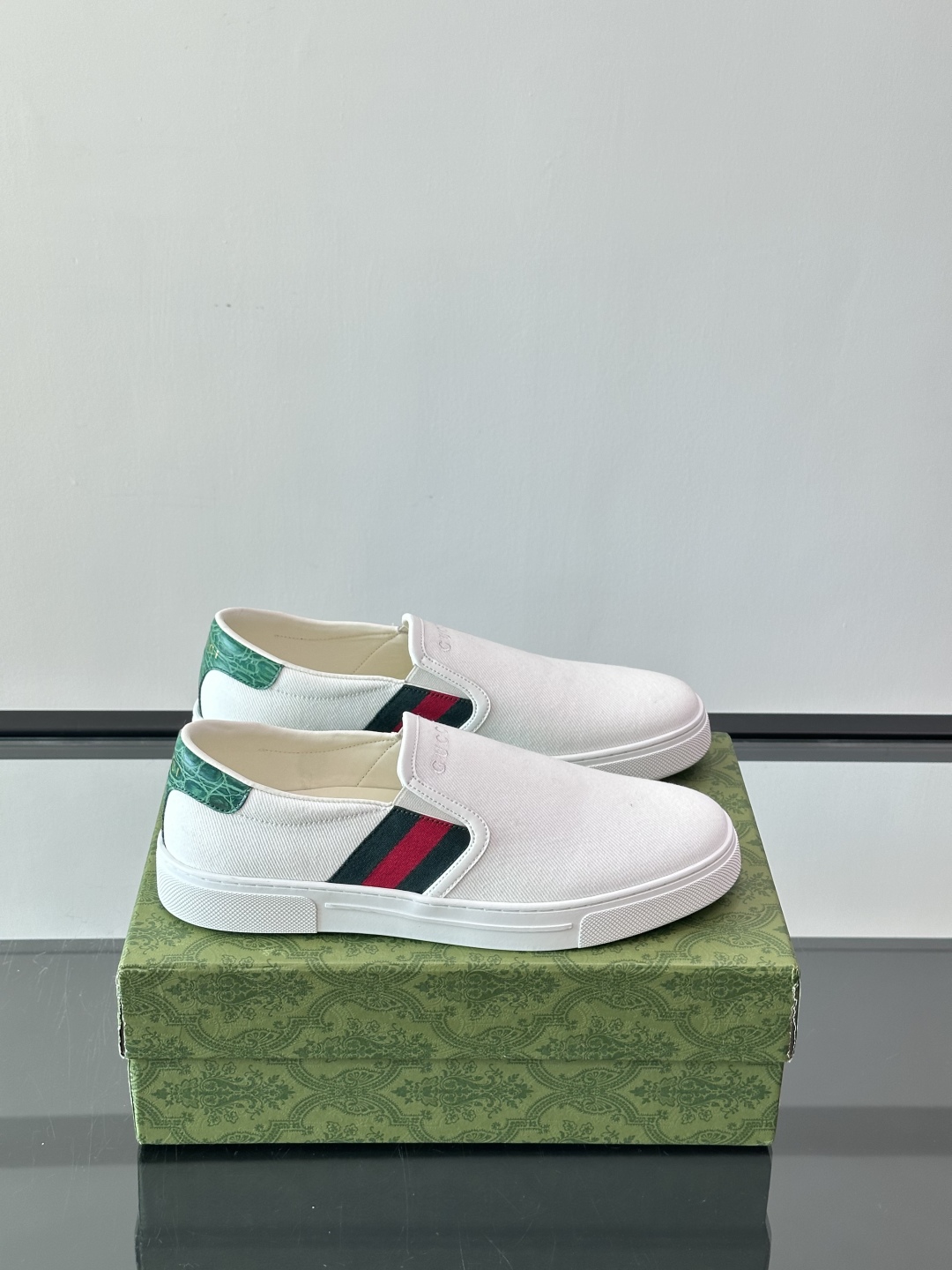 Gucci～经典一脚蹬休闲乐福鞋，原版印花帆布打造，搭配牛皮内里，注塑成型特制牛皮垫，带logo专属橡胶